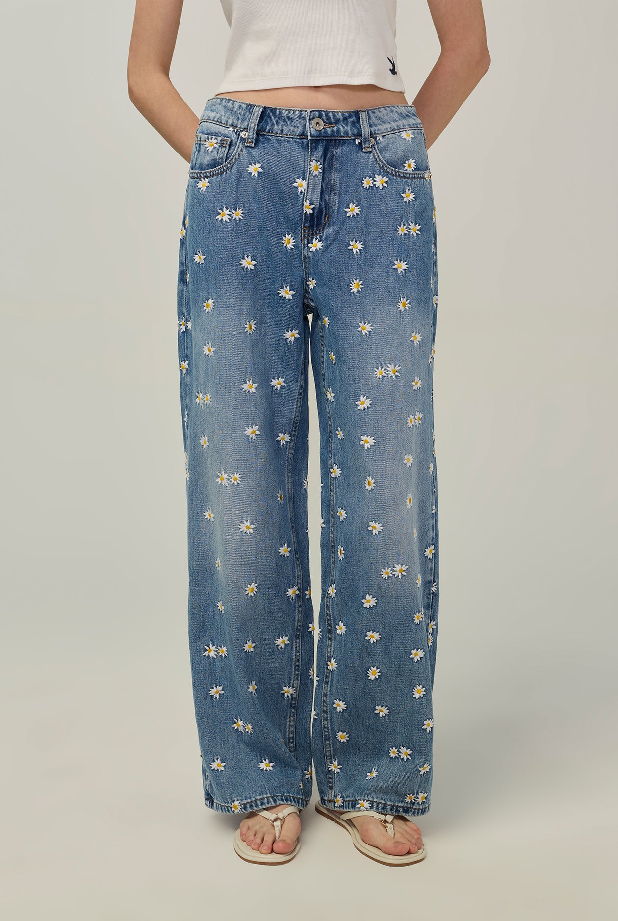 DAISY EMBROIDERED BAGGY JEANS