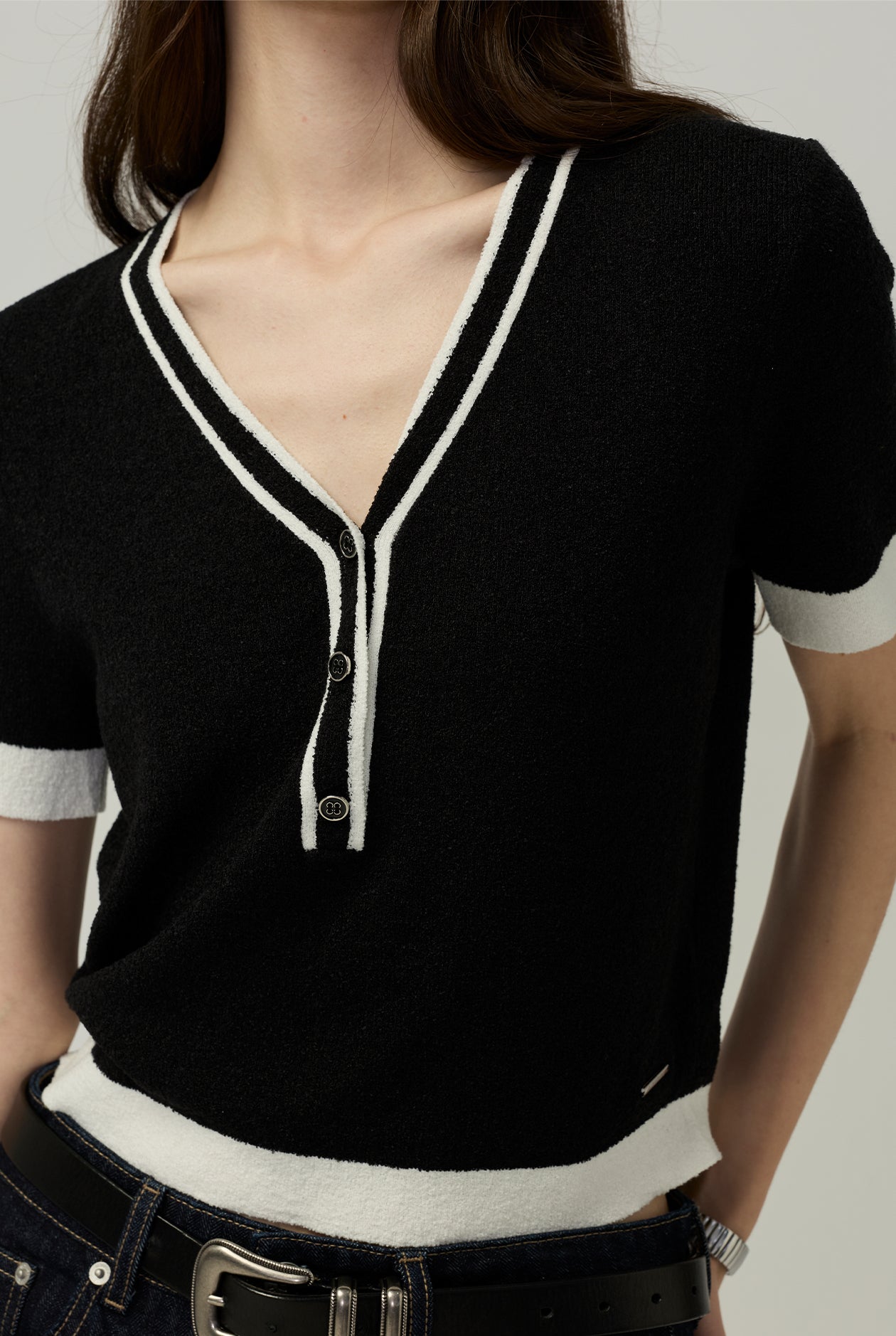 V-NECK KNIT TOP