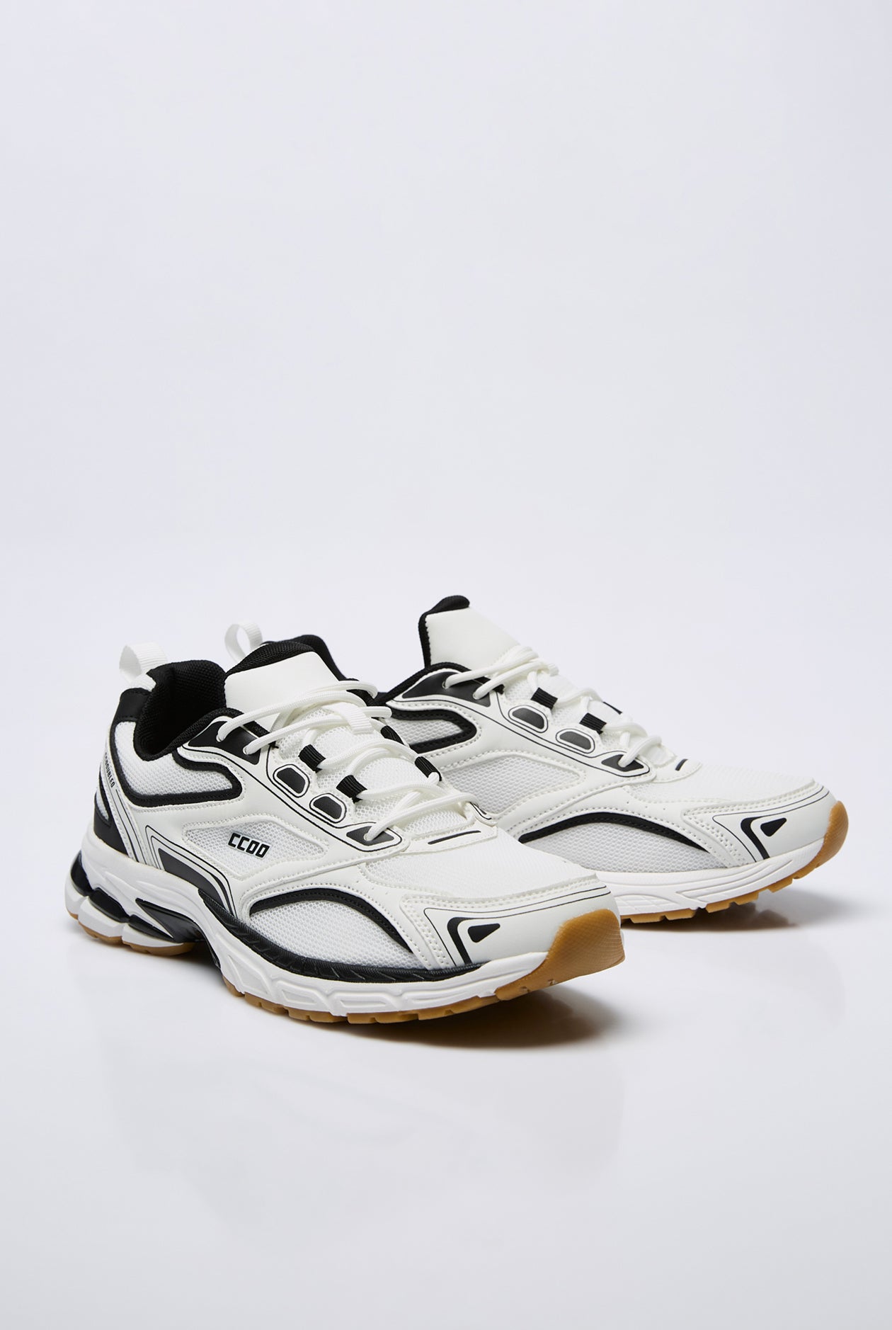 PERFORMANCE RUNNER SNEAKERS