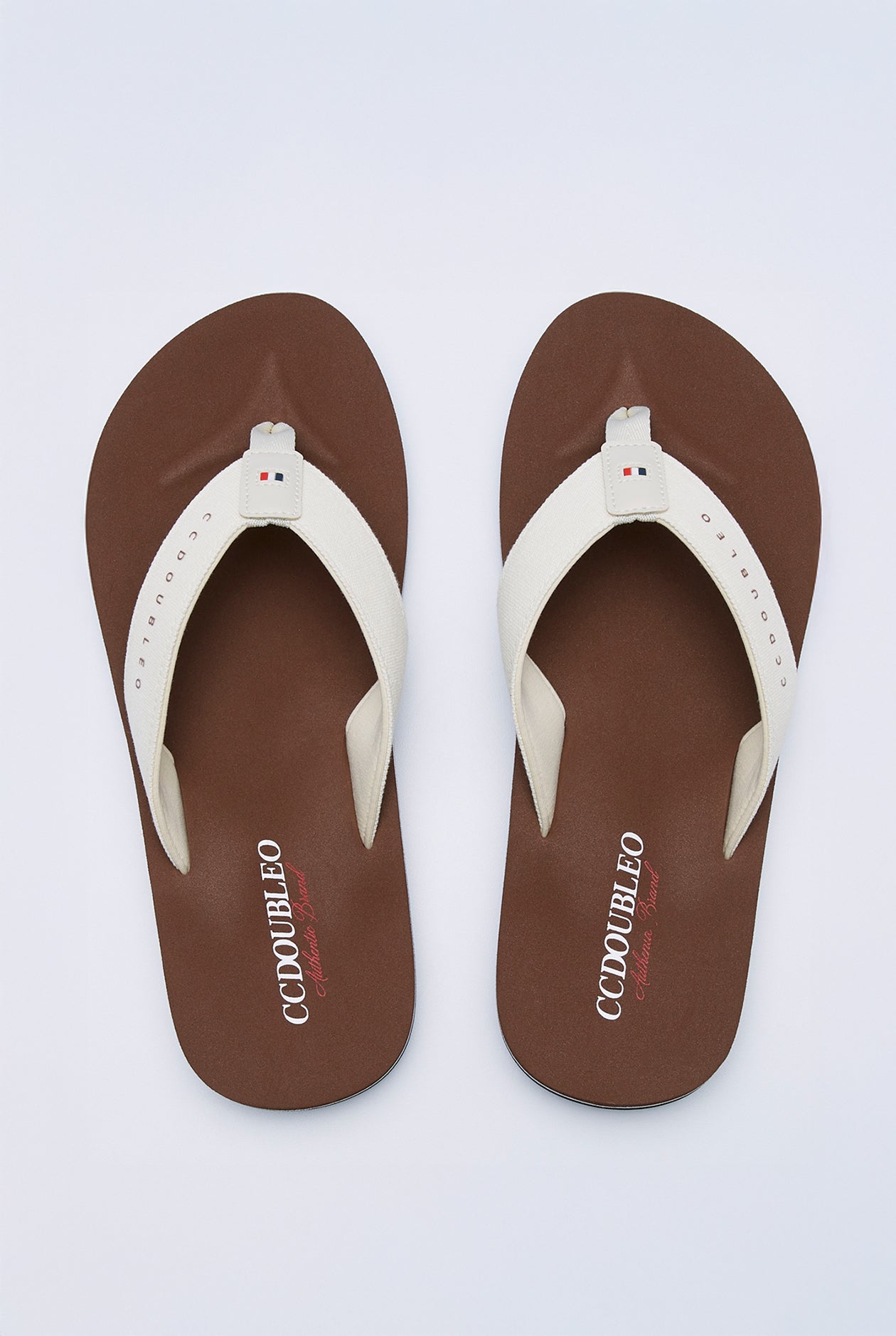 MINIMAL LOGO ON STRAP FLOPS