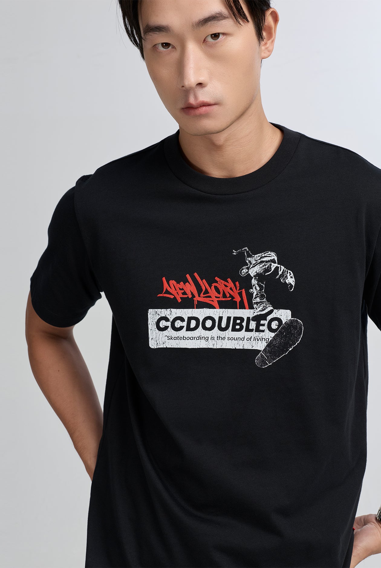 SKATER GRAPHIC TEE