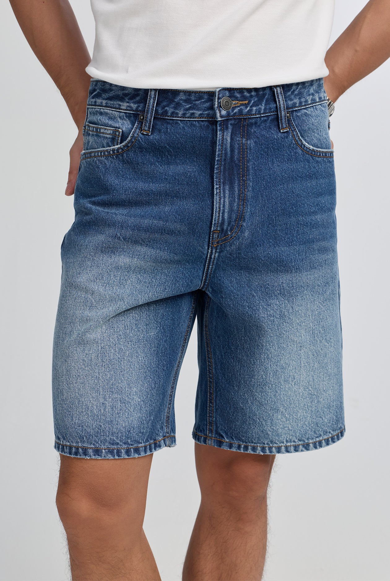 STRAIGHT SHORT JEANS