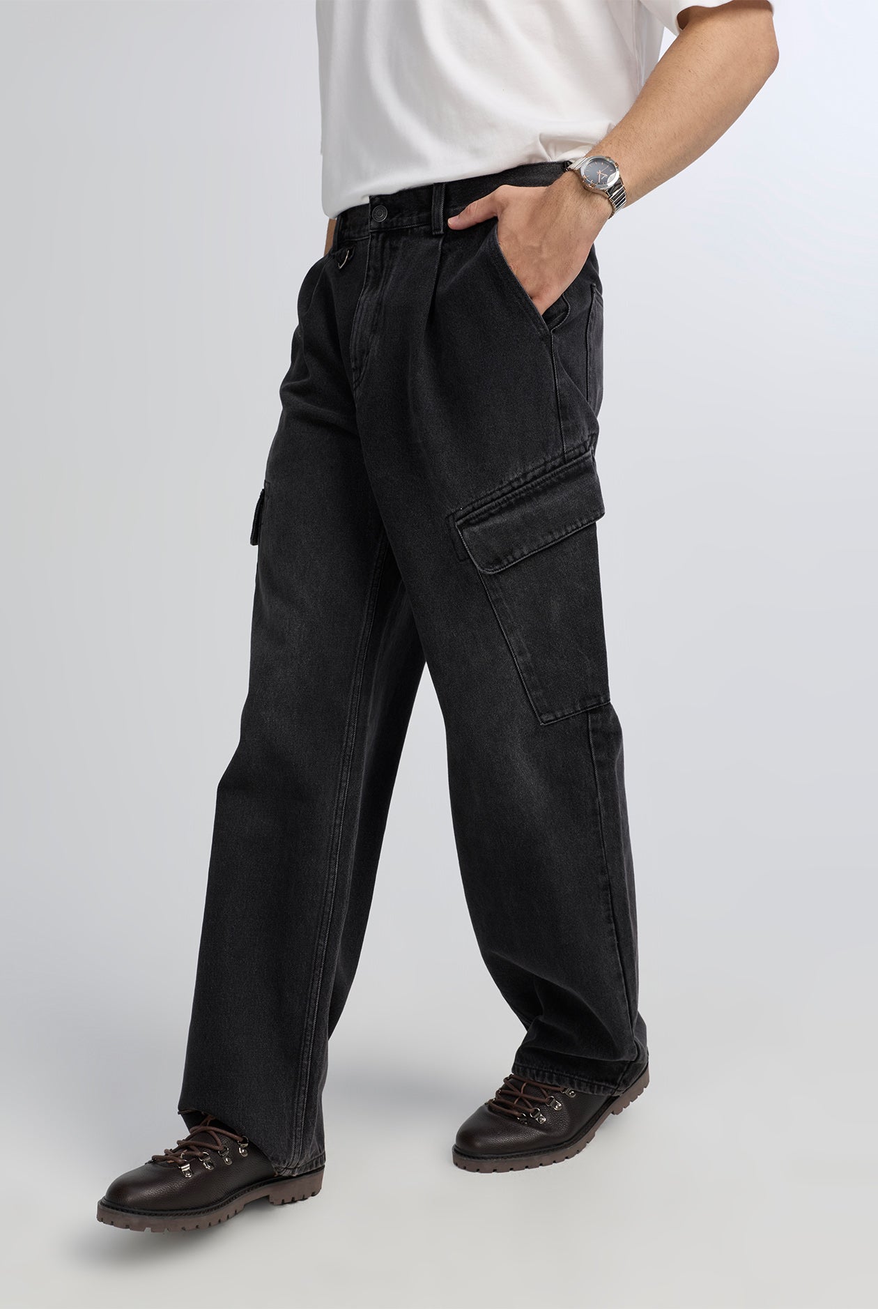 BLACK POCKET CARGO JEANS