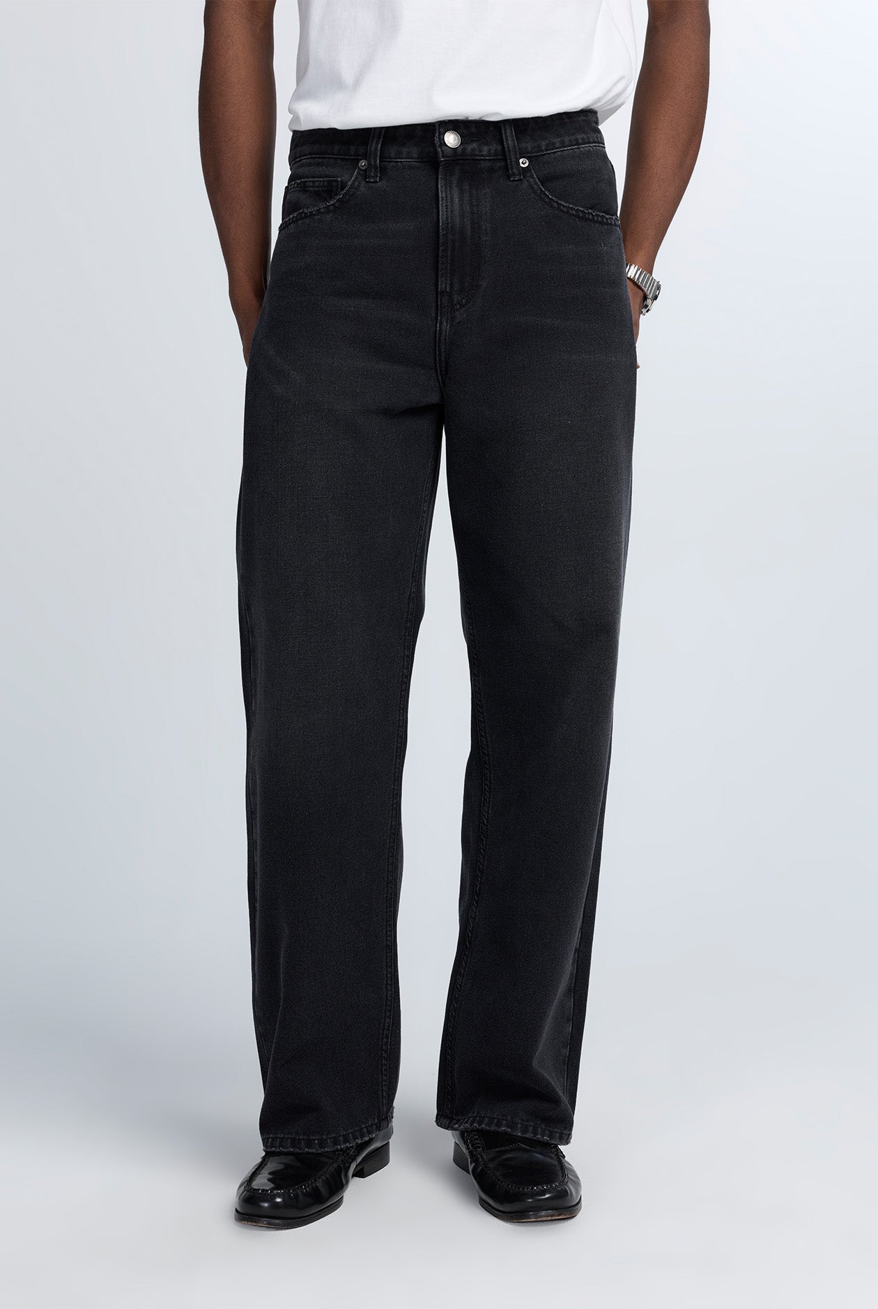 LOOSE WIDE-LEG JEANS