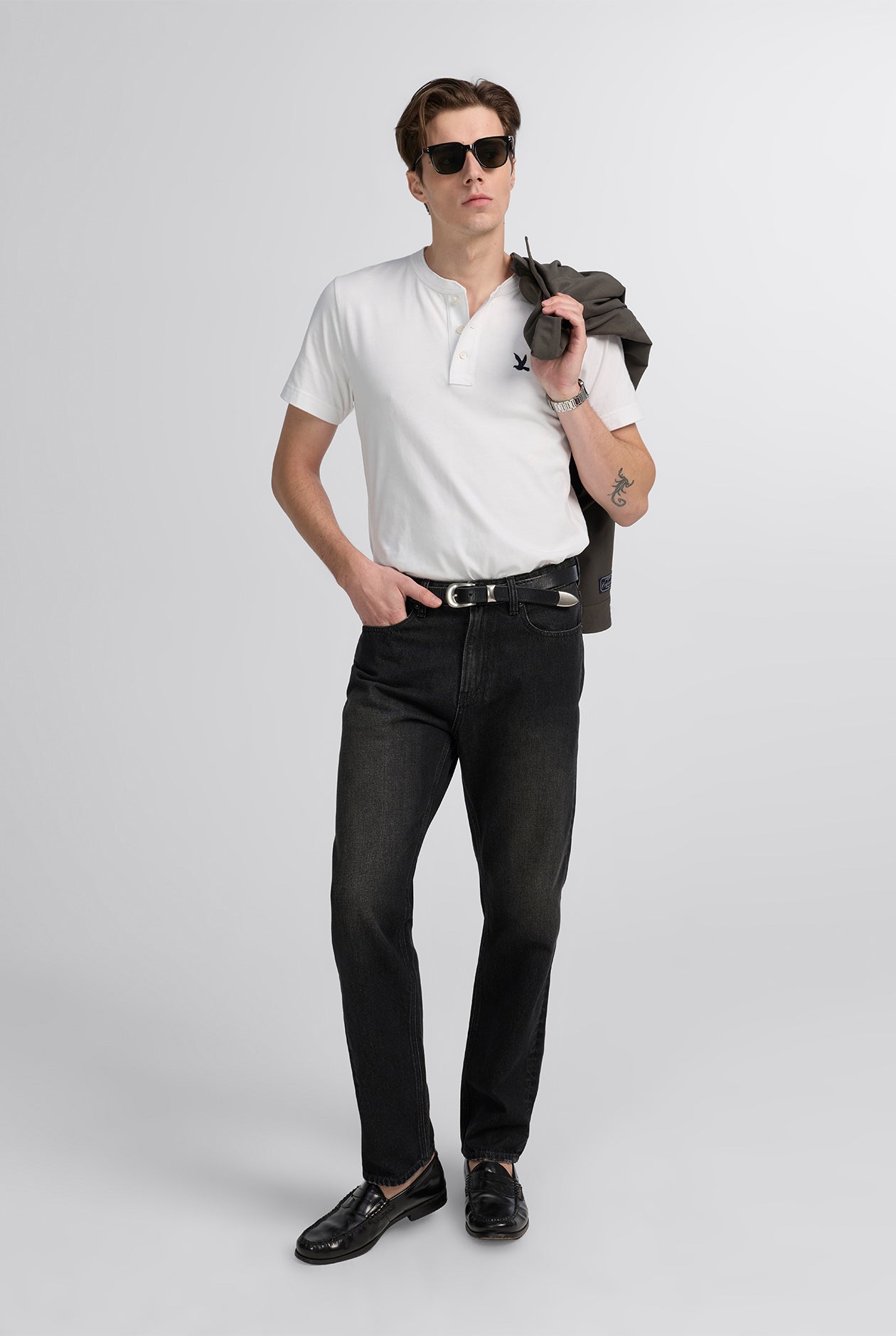BLACK STRAIGHT LEG JEANS