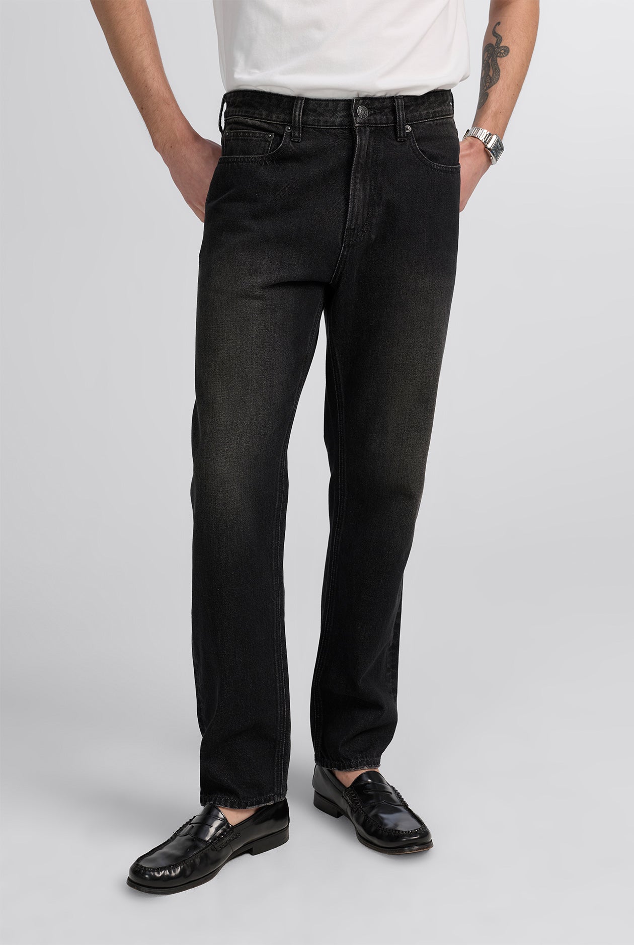 BLACK STRAIGHT LEG JEANS