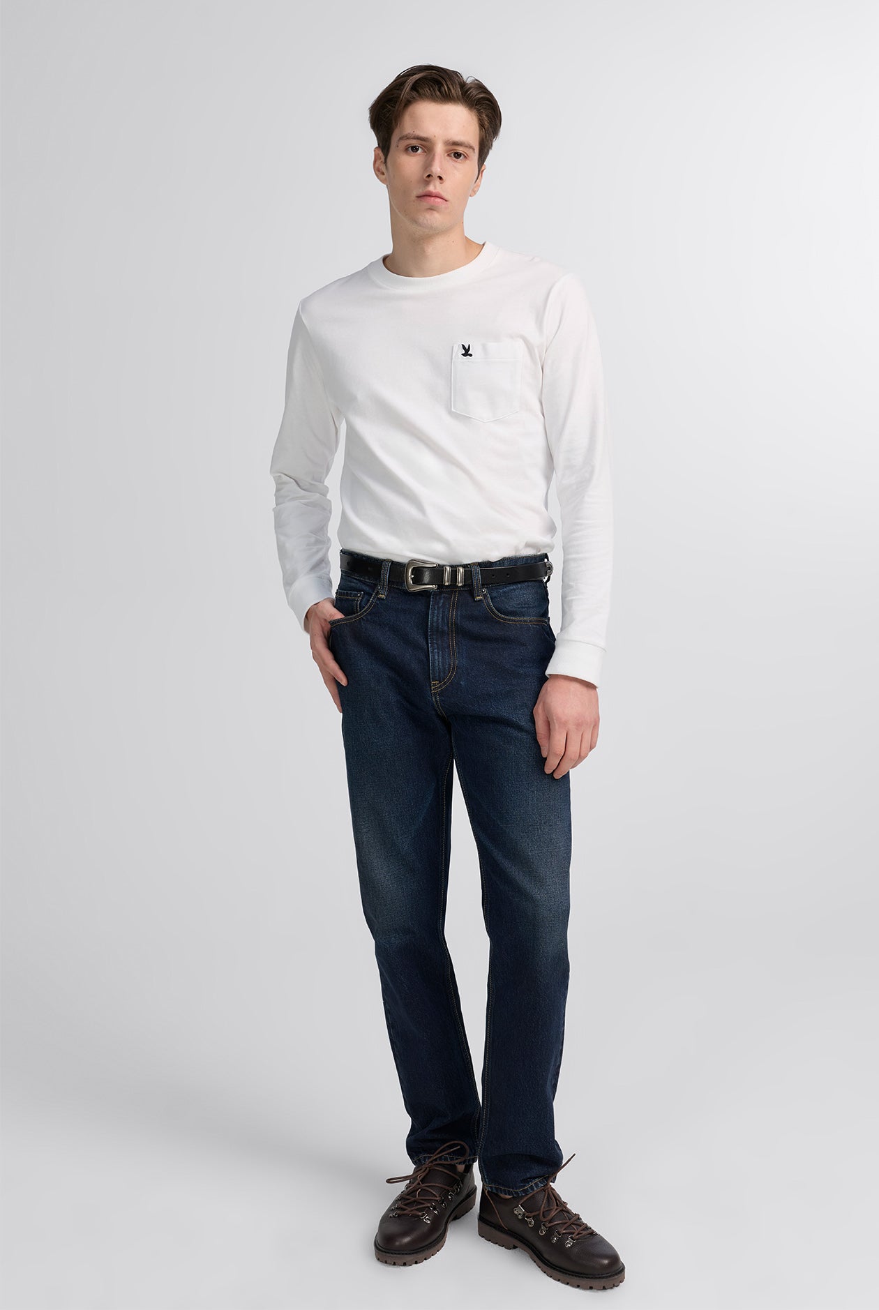 CLASSIC STRAIGHT LEG JEANS
