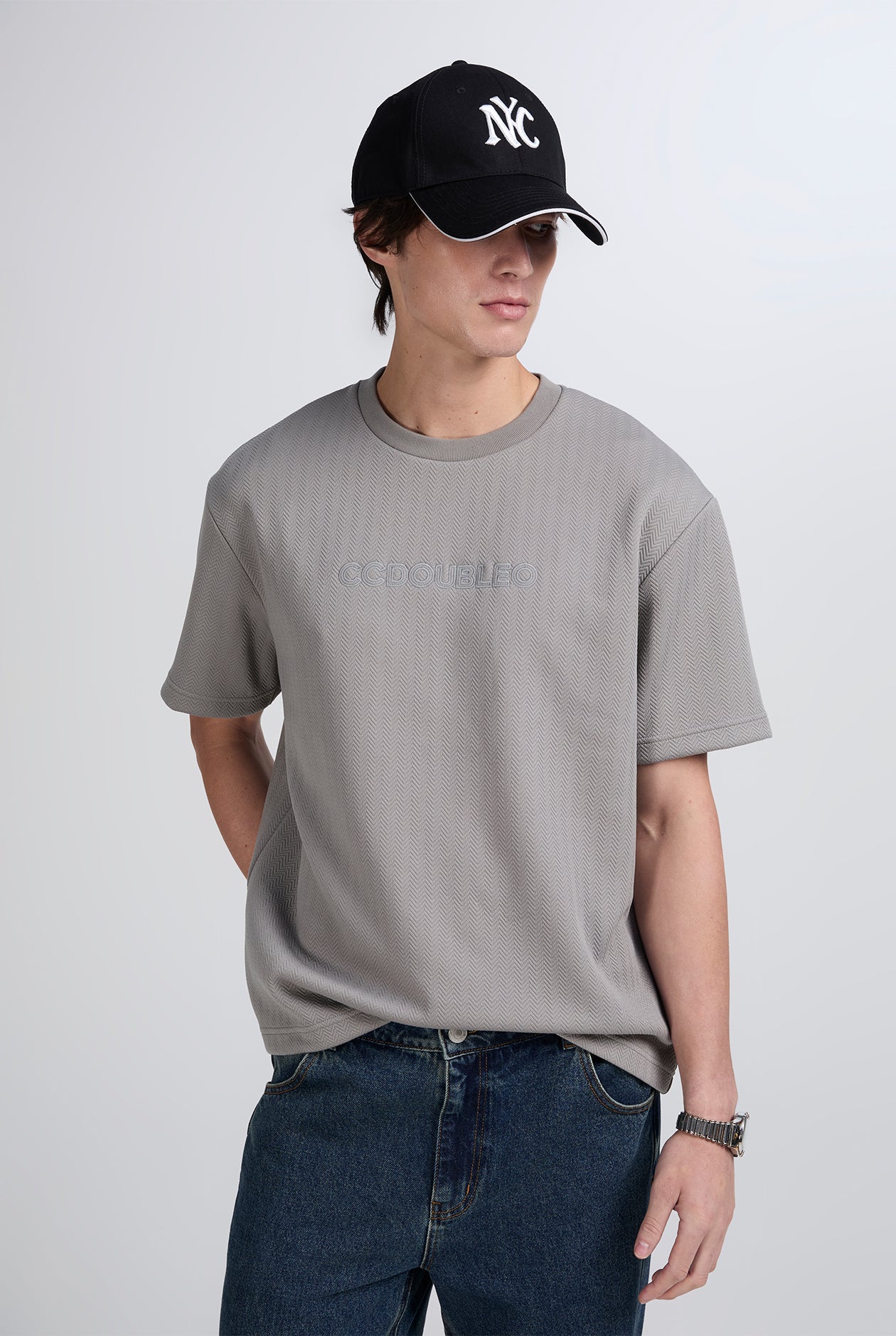 RELAXED-FIT LOGO TEE