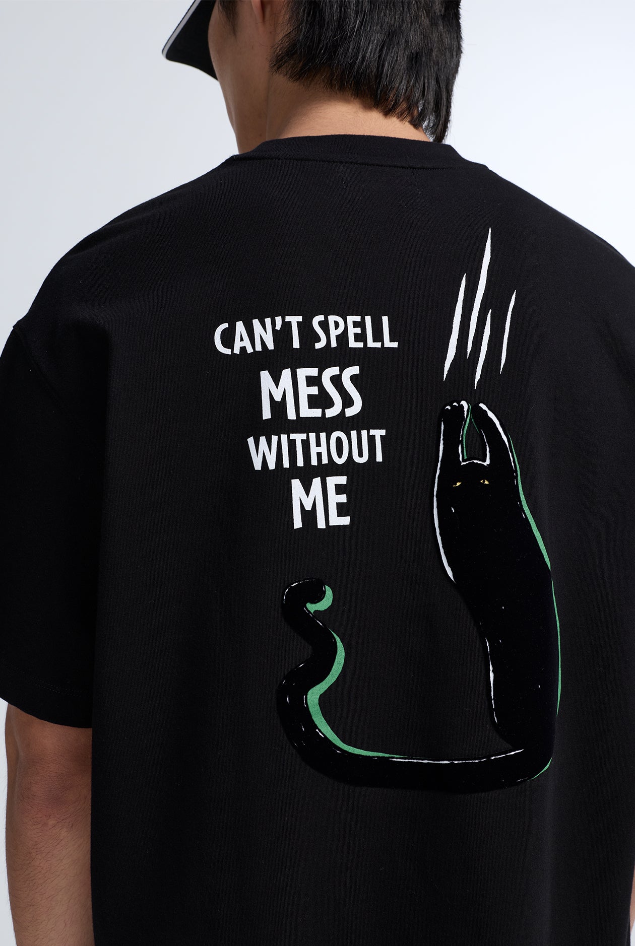 BLACK CAT GRAPHIC TEE