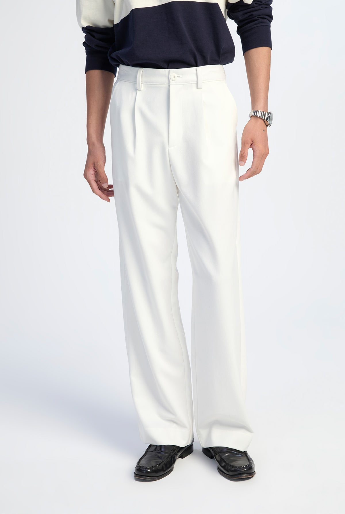 LOOSE-FIT PLEATED PANTS