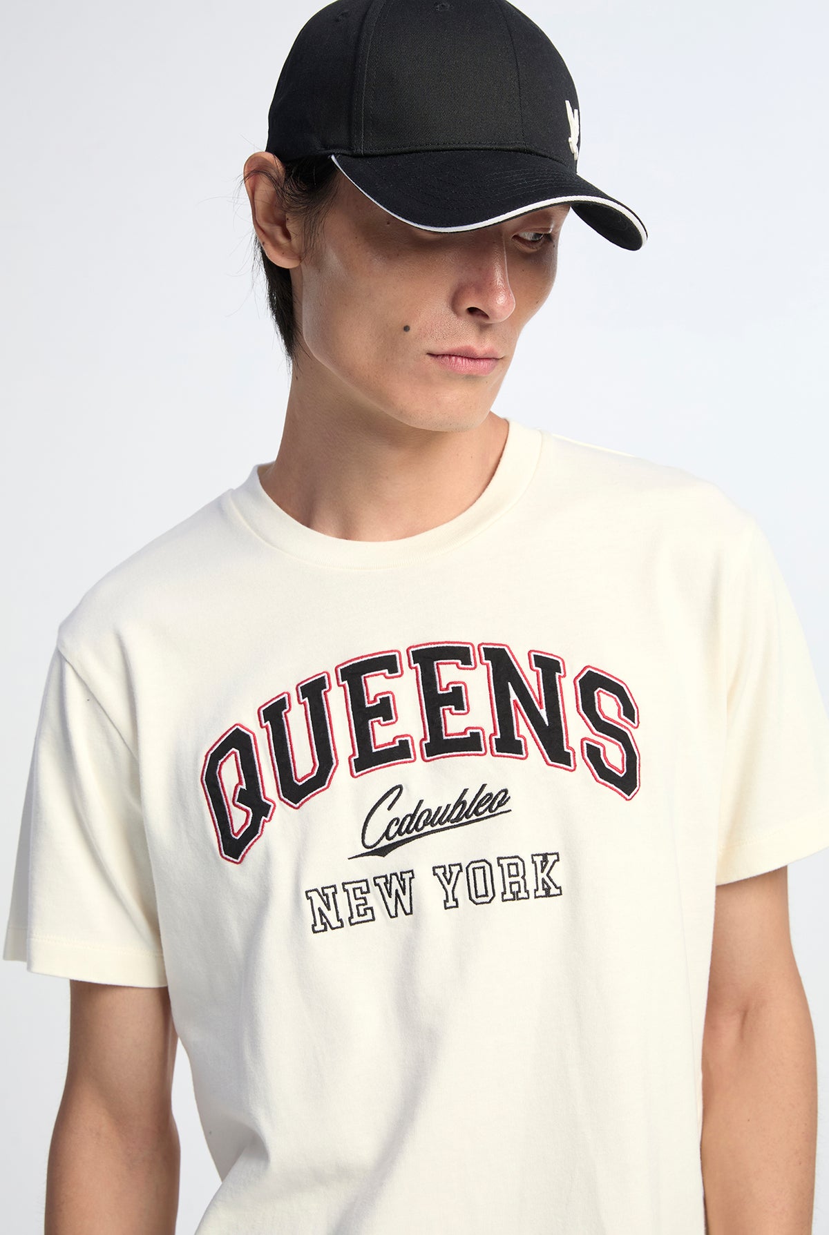 QUEENS NEW YORK GRAPHIC TEE