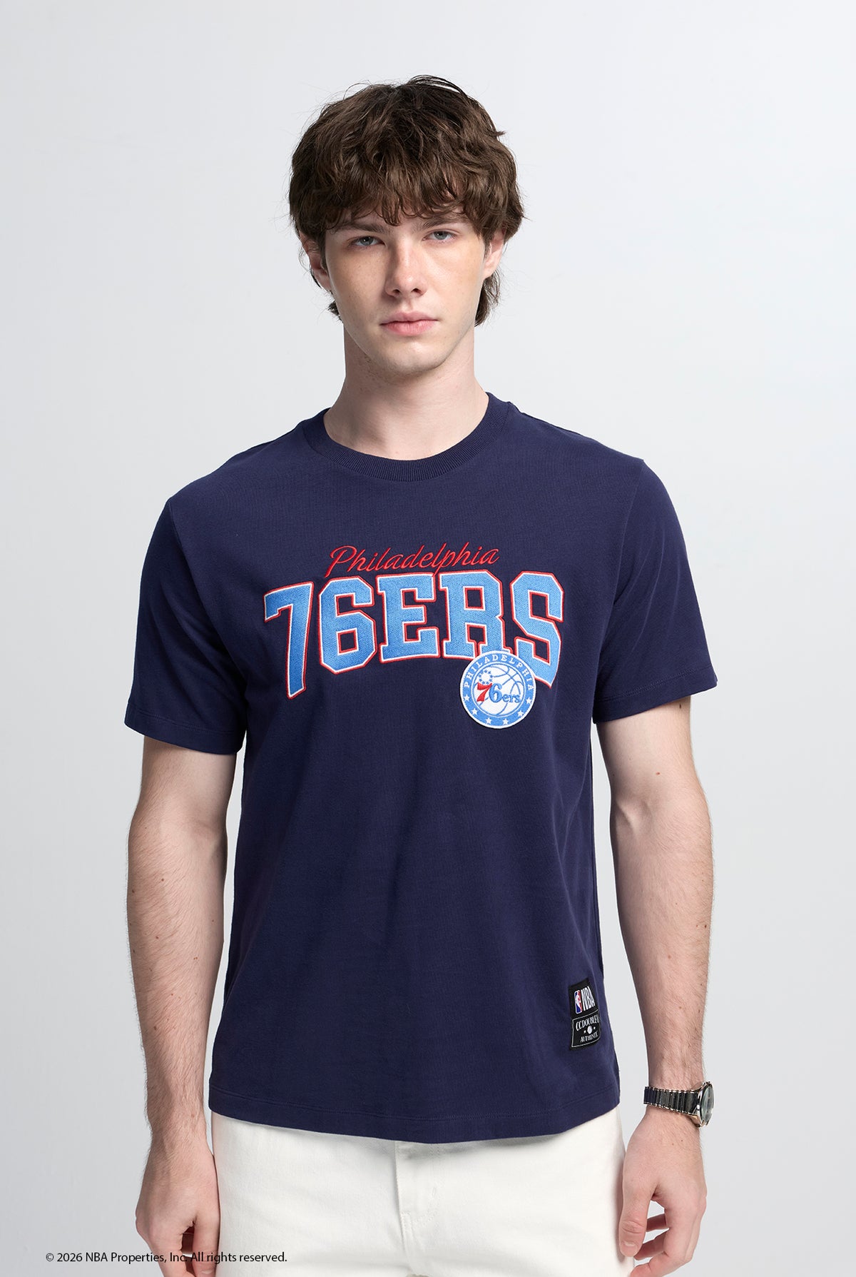 NBA PHILADELPHIA 76ERS COLLEGIATE LOGO TEE