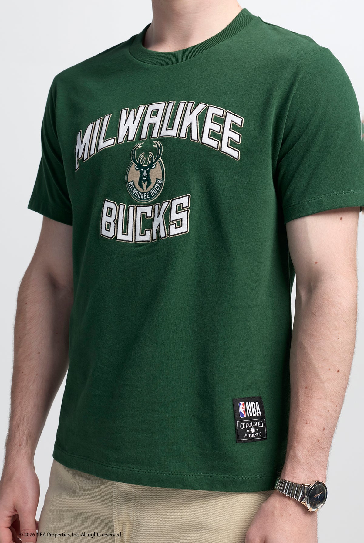 NBA MILWAUKEE BUCKS COLLEGIATE LOGO TEE