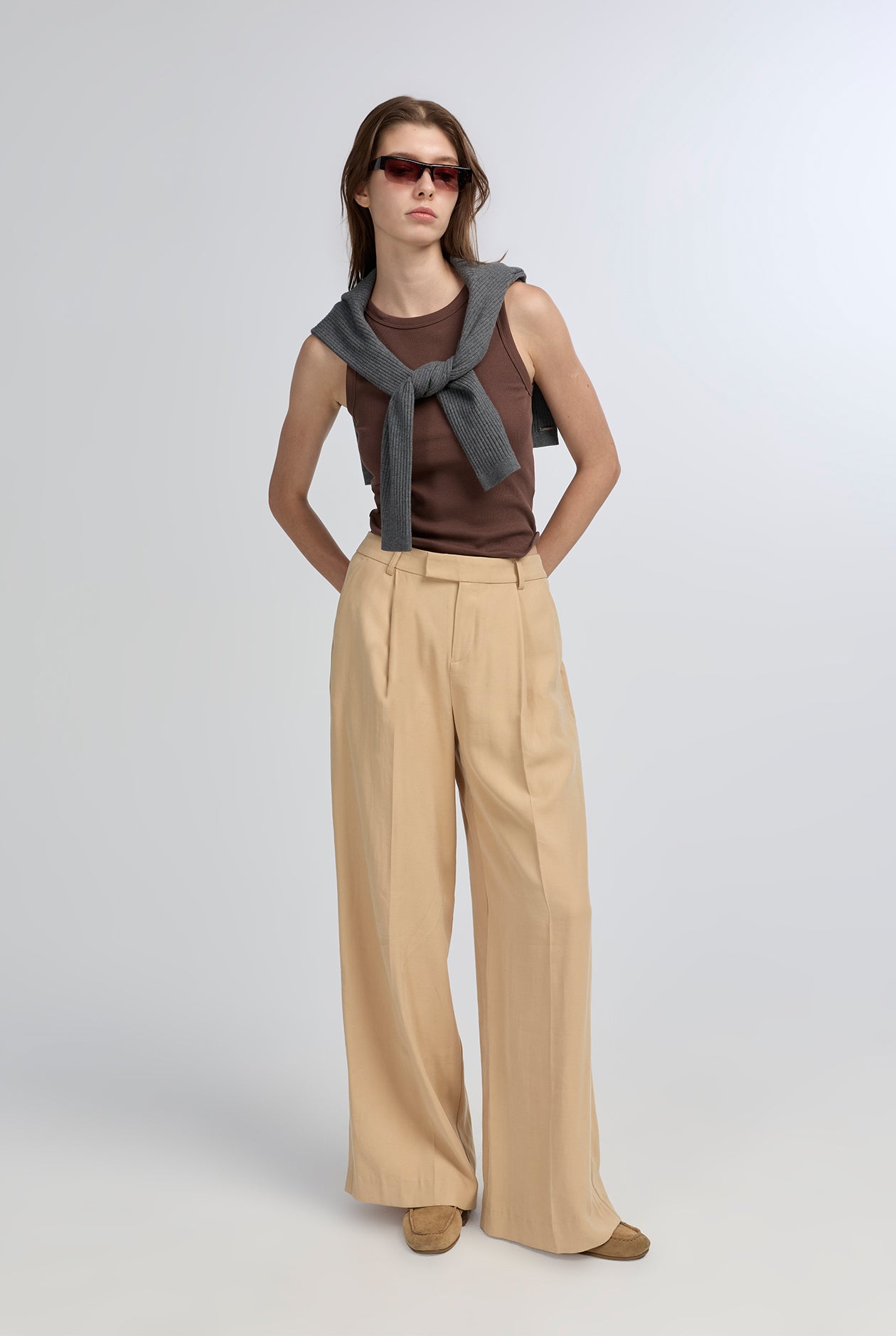 CLASSIC PLEATED STRAIGHT-LEG PANTS