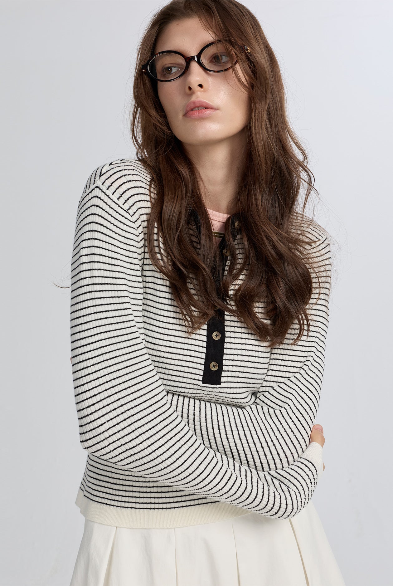 RIBBED HENLEY NECK TEE IN STRIPED BLACK