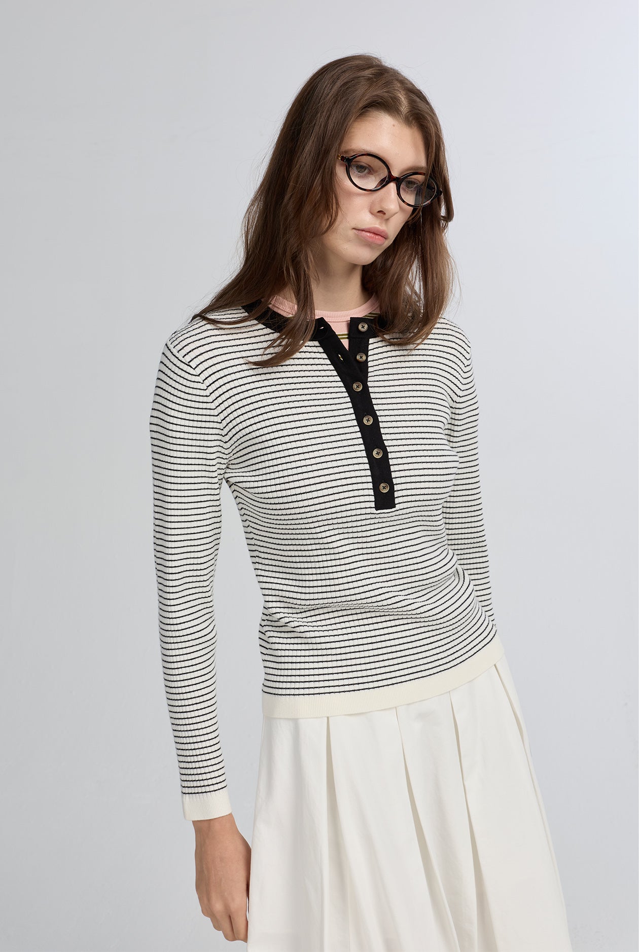 RIBBED HENLEY NECK TEE IN STRIPED BLACK
