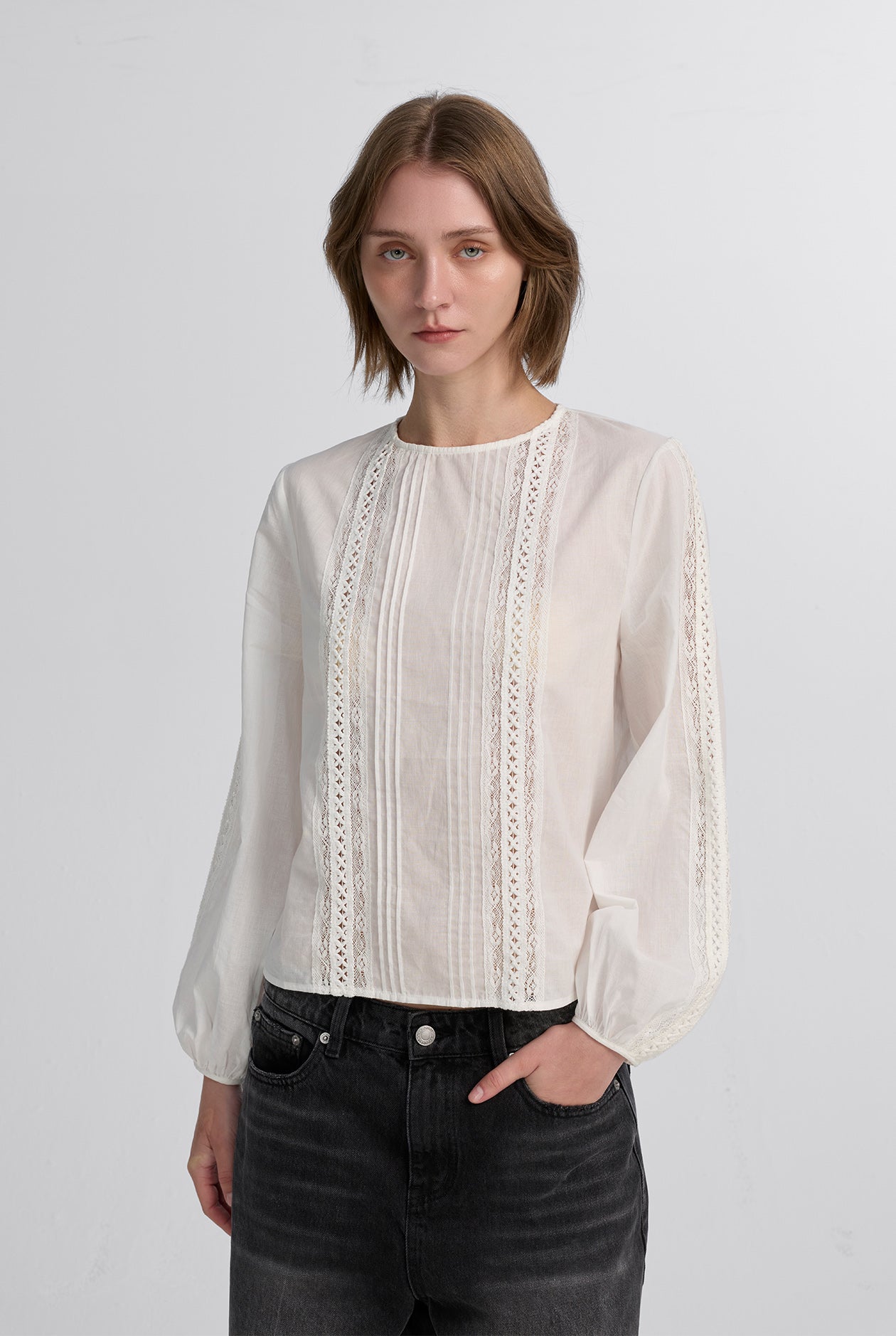 EMBROIDERED PUFF-SLEEVE BLOUSE