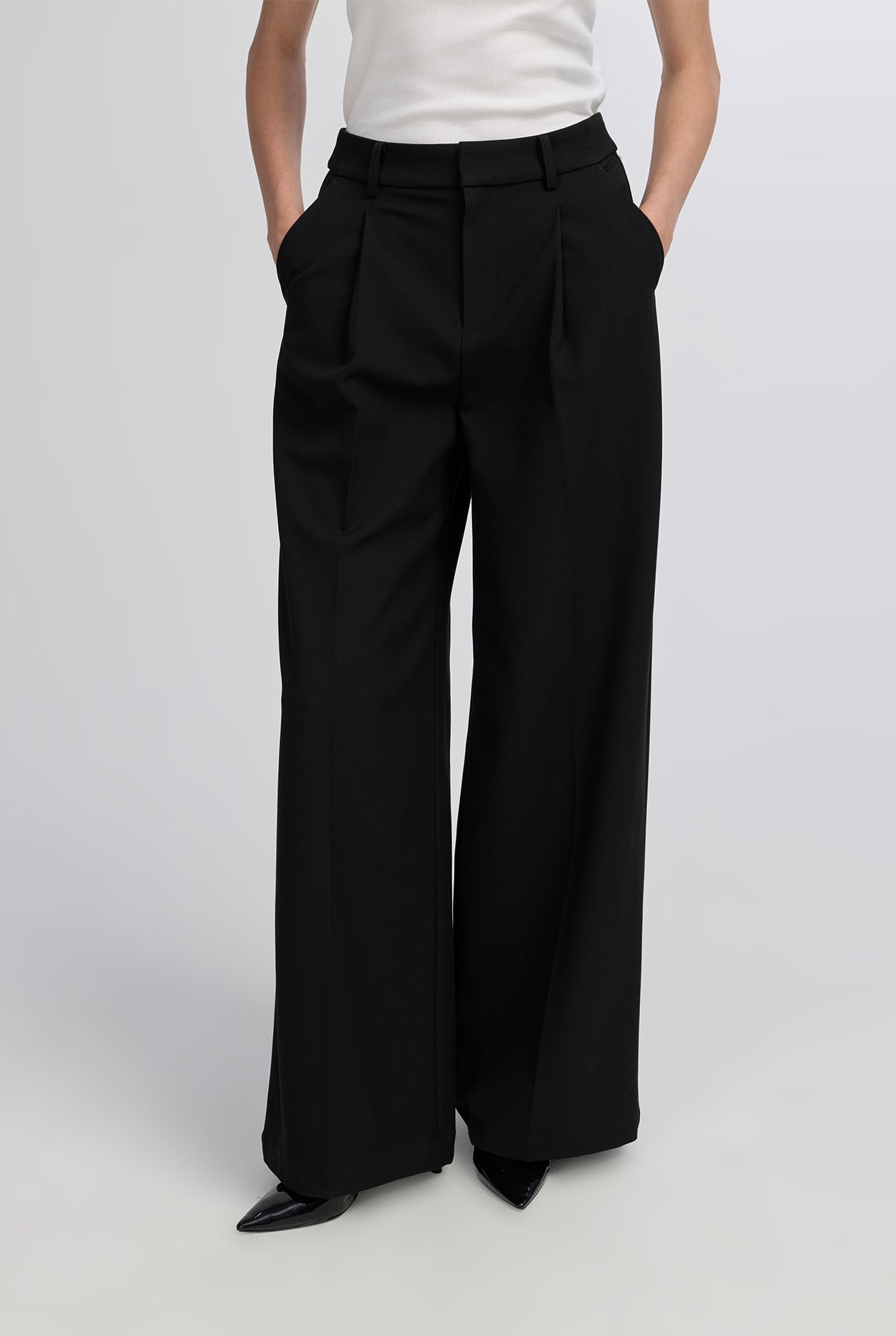 WIDE-LEG TAILOR PANTS