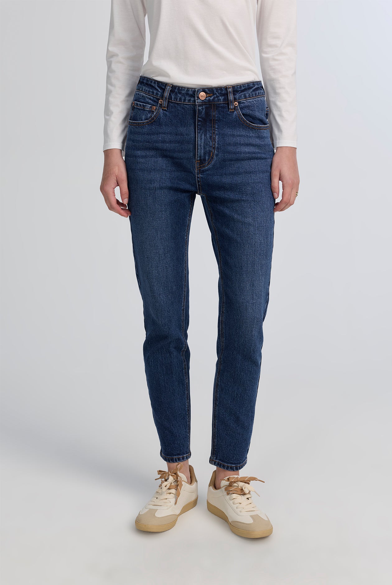 LOW-RISE DARK BLUE SKINNY JEANS