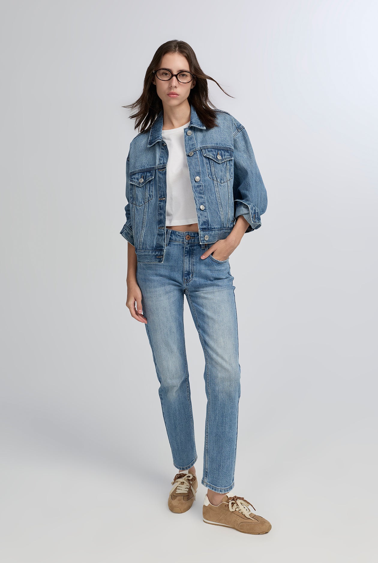 LOW-RISE LIGHT SHADE SLIM JEANS