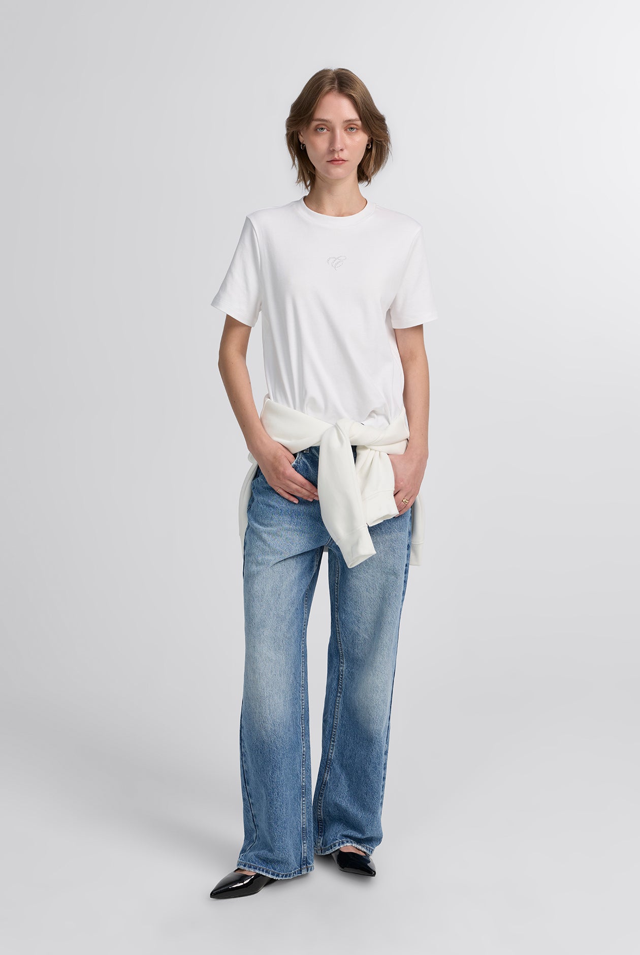 LOW-RISE MID BLUE STRAIGHT JEANS