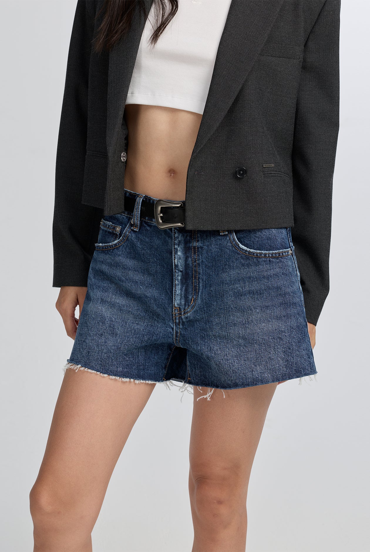 MID-RISE DARK BLUE CLASSIC SHORT JEANS