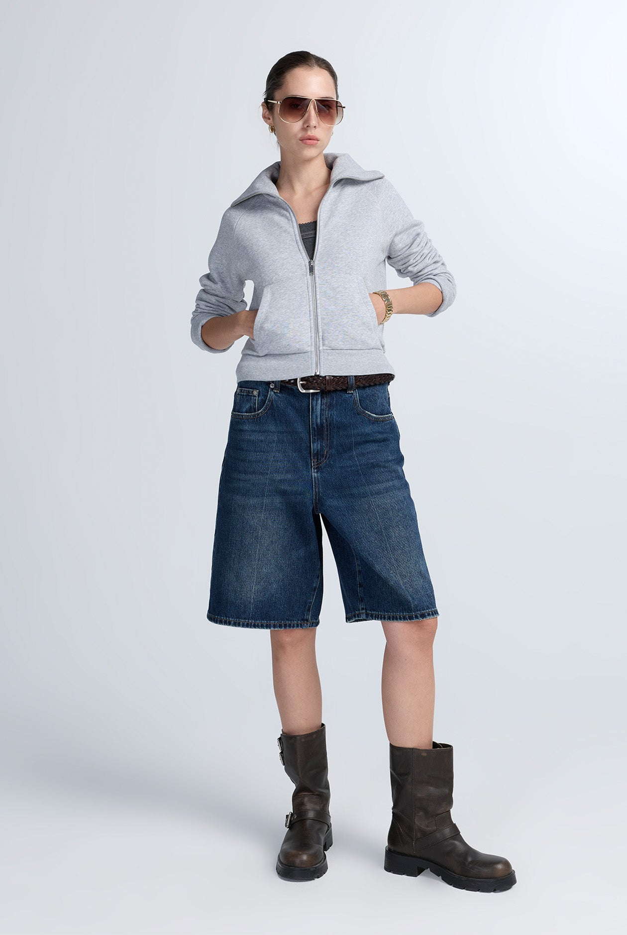 LOW-RISE DARK BLUE BERMUDA JEANS