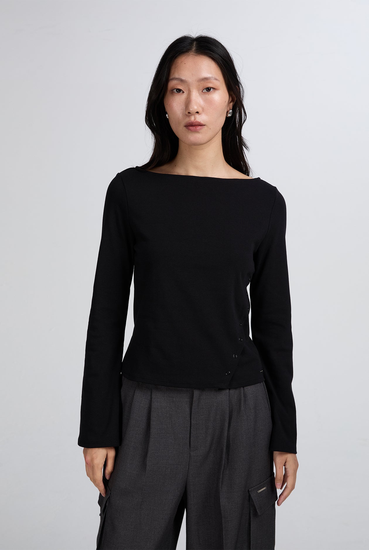 BOAT-NECK BELL SLEEVE SIDE BUTTON TOP