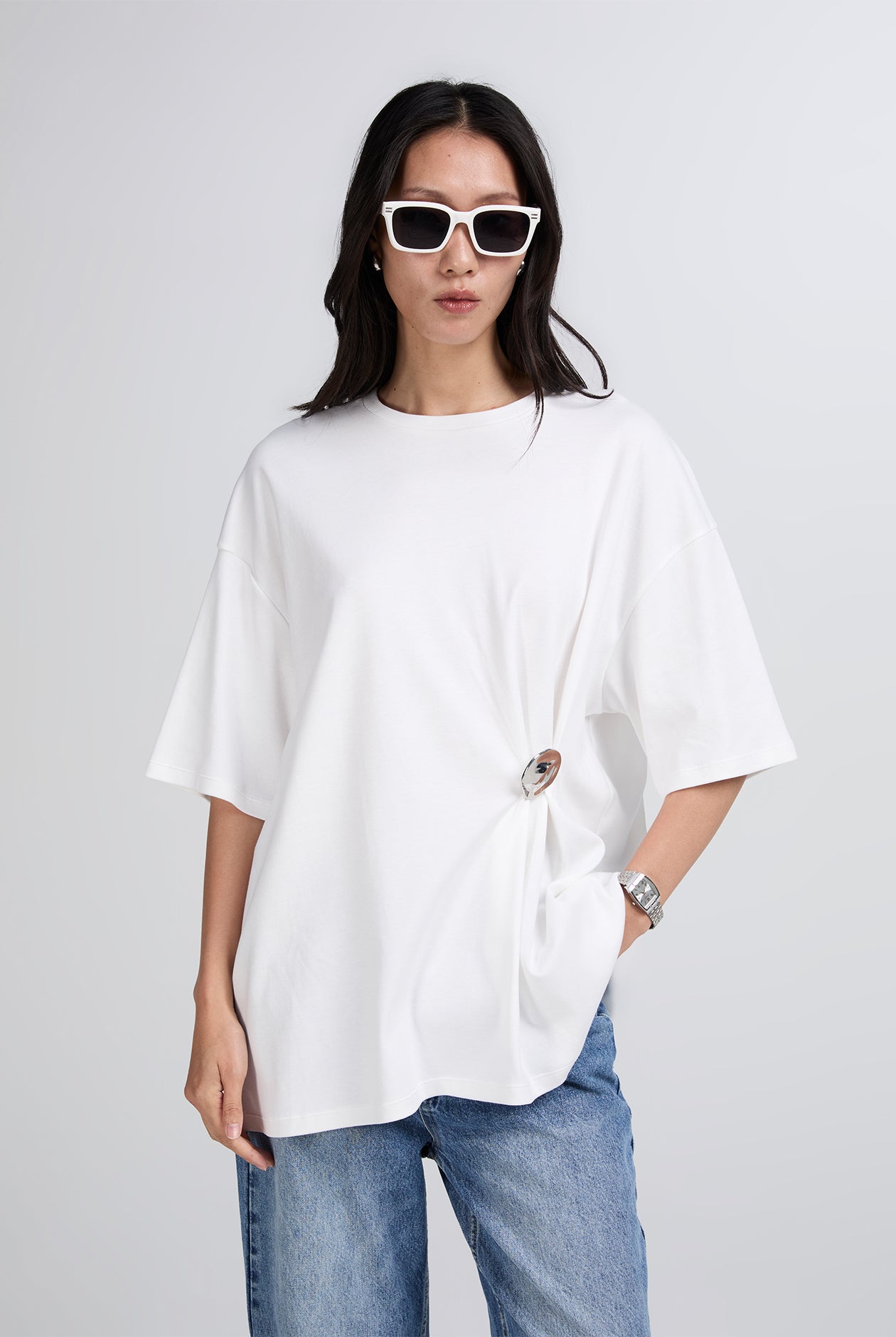 DRAPED BROOCH TEE