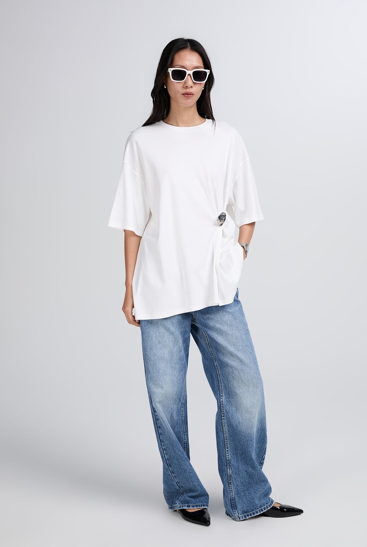 DRAPED BROOCH TEE