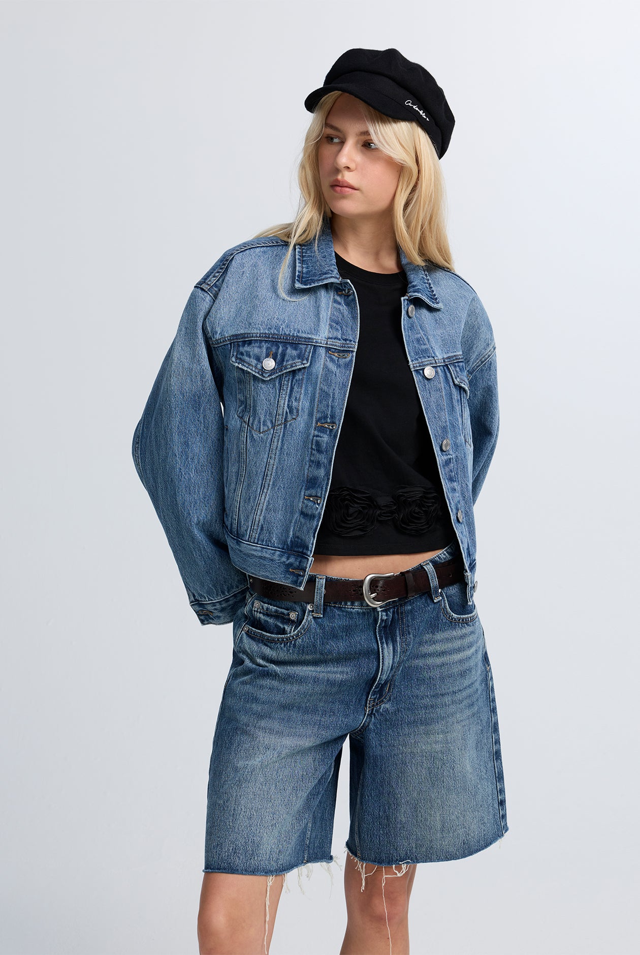 FLORAL APPLIQUE CROPPED T-SHIRT