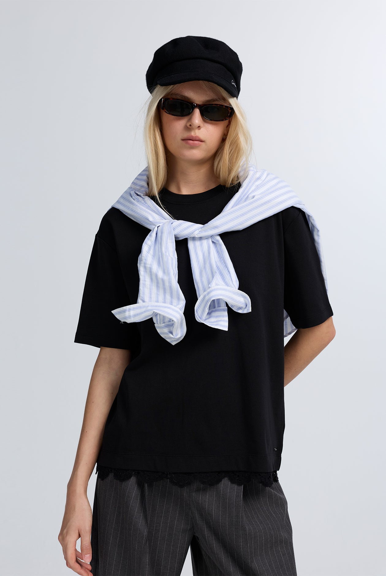 LACE HEM TEE