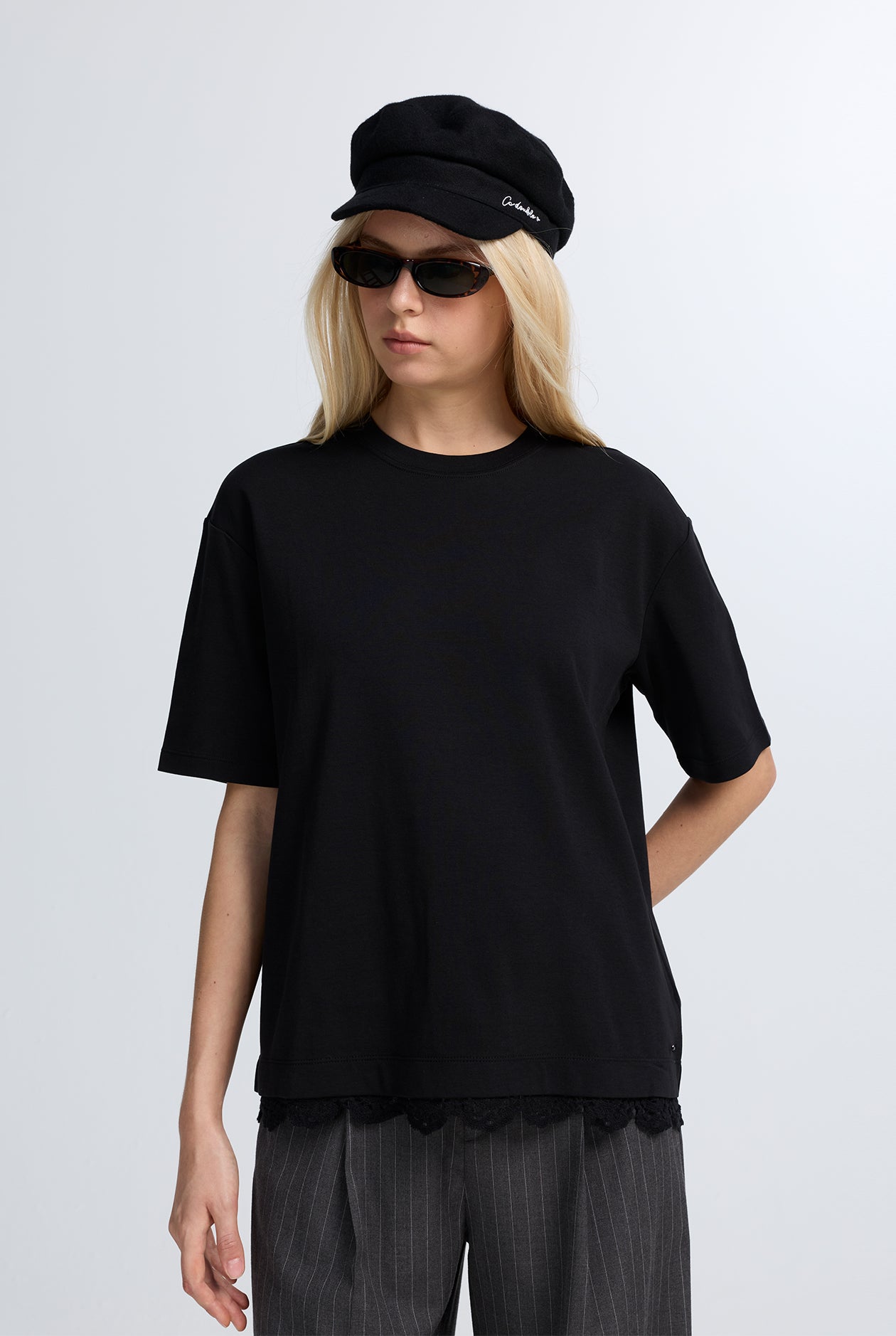 LACE HEM TEE
