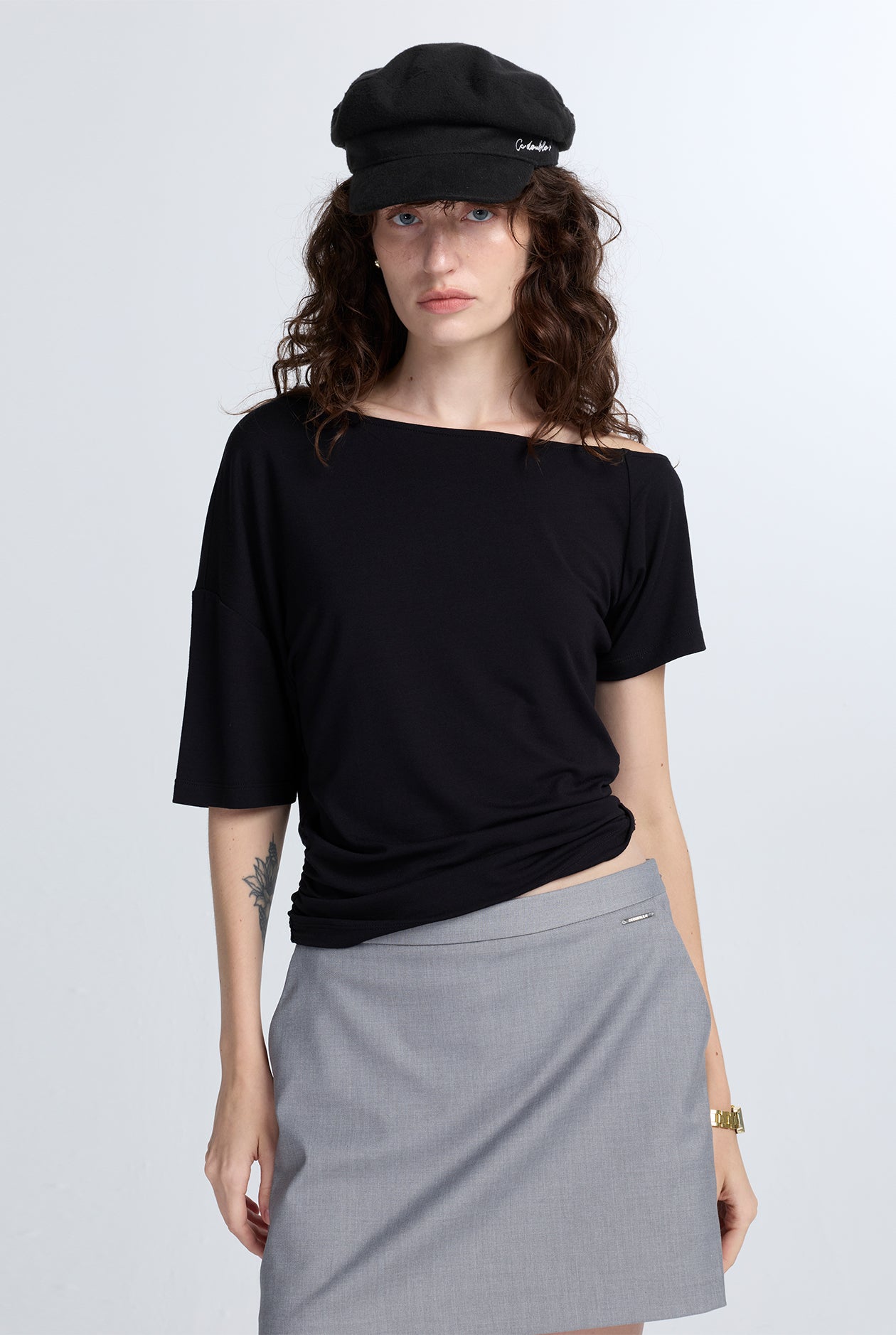 ASYMMETRIC SHORT-SLEEVE TEE