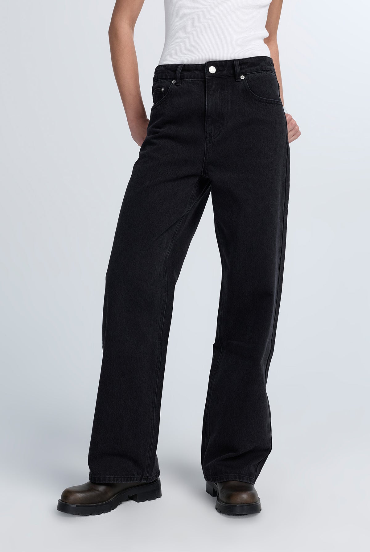 LOW-RISE DOUBLE BLACK STRAIGHT JEANS