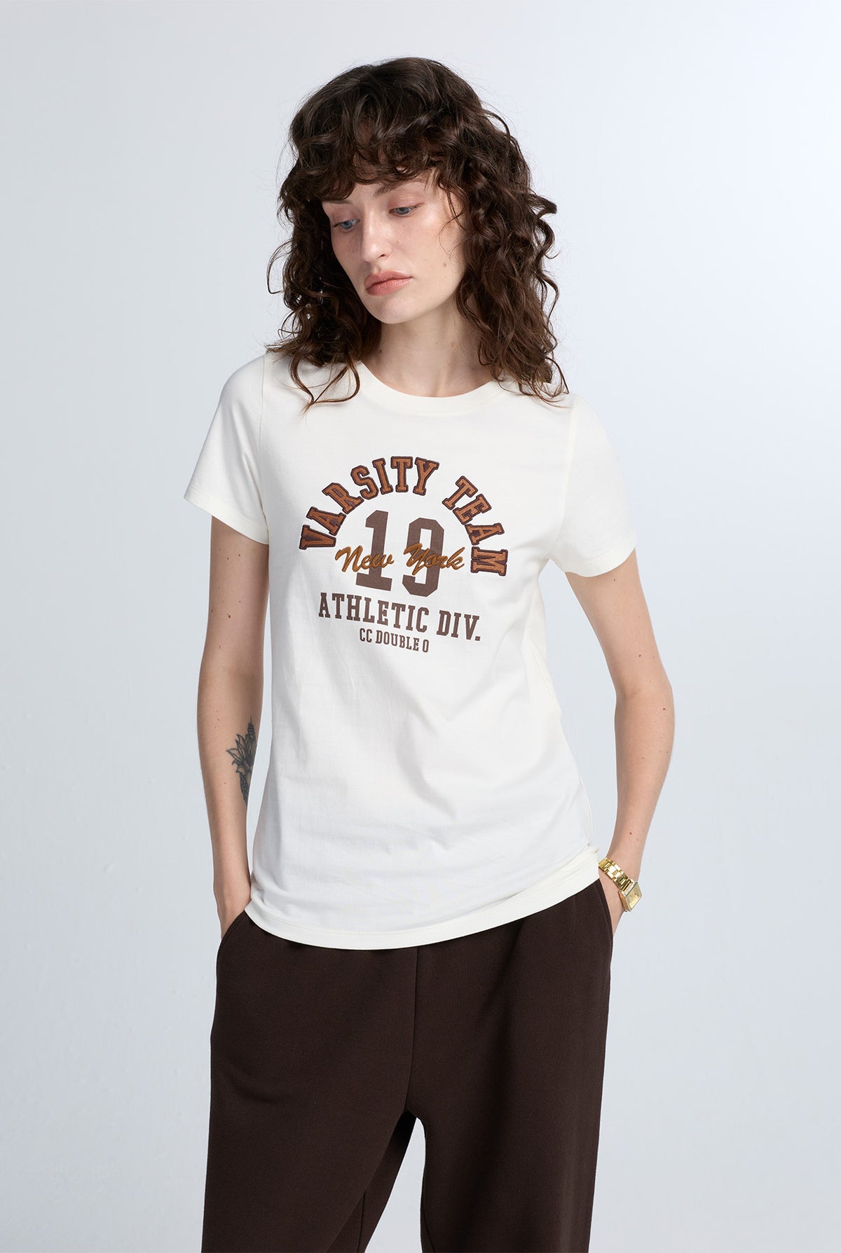 เสื้อยืดคอกลมพิมพ์ลาย Varsity