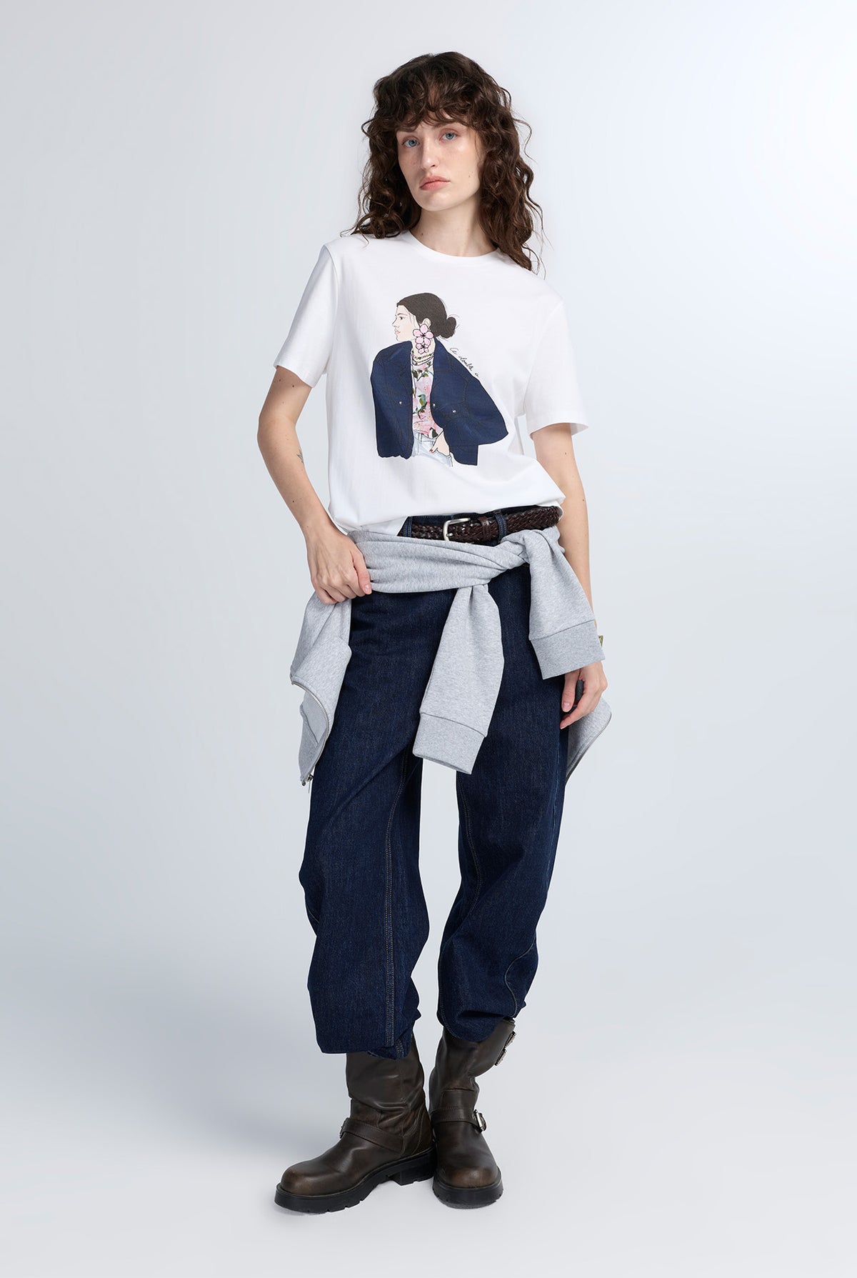 เสื้อยืดทรงรีแลกซ์ พิมพ์ลายสาวแฟชั่น