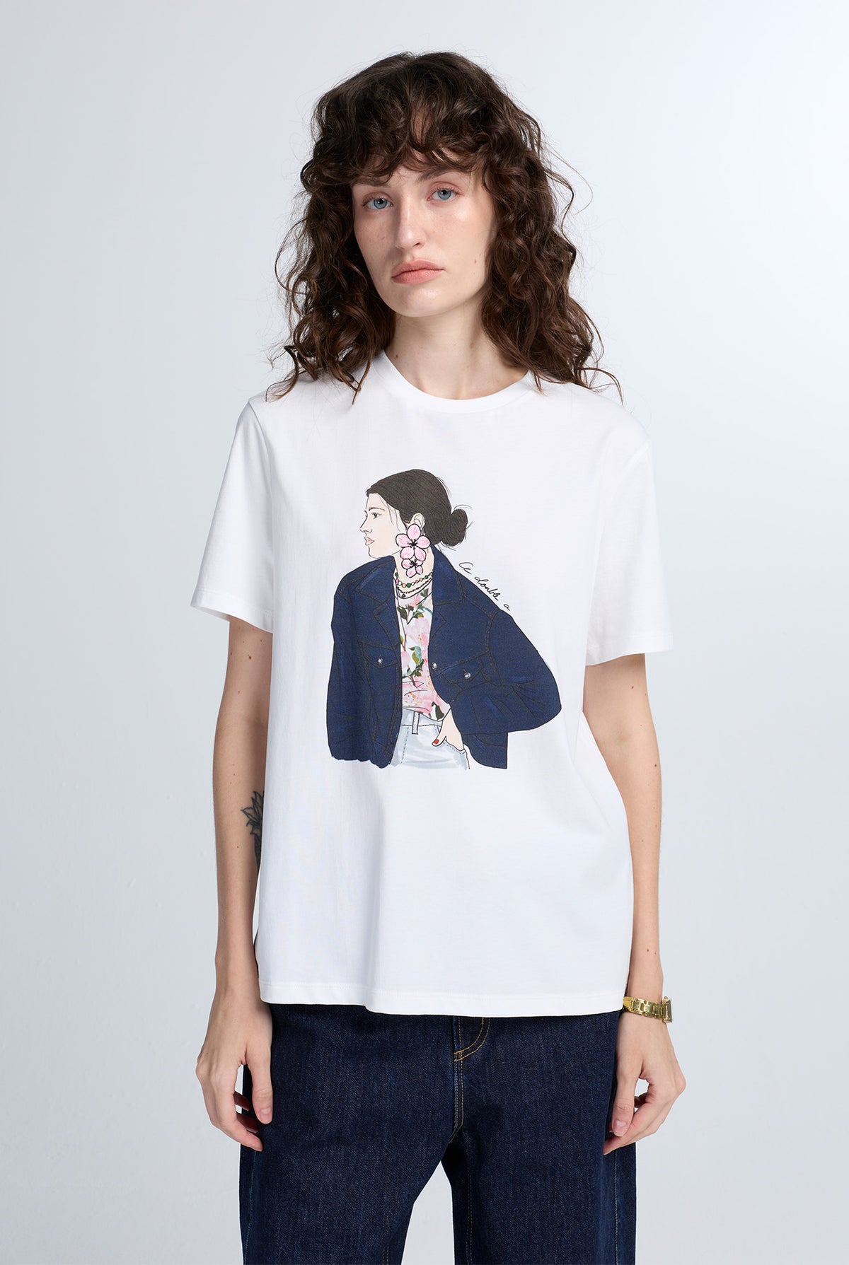 เสื้อยืดทรงรีแลกซ์ พิมพ์ลายสาวแฟชั่น