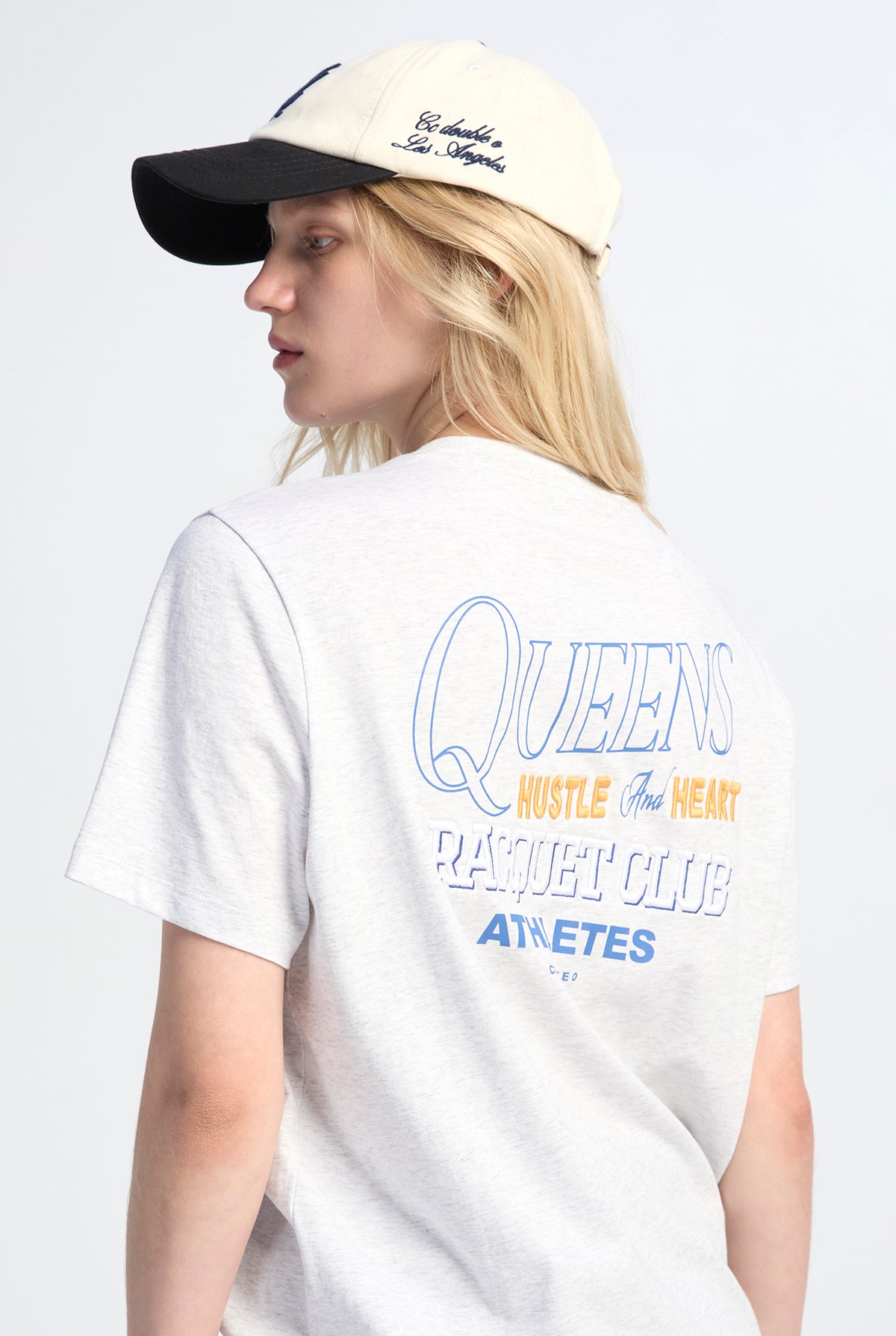 เสื้อยืดพิมพ์ลาย Queens Racquet Club