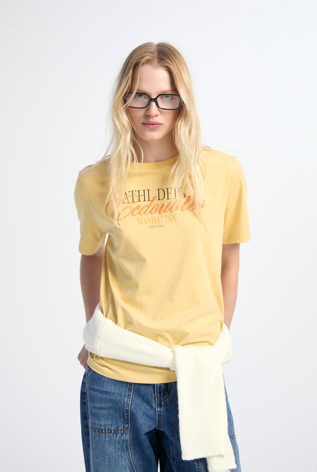เสื้อยืดพิมพ์ลาย Manhattan Athletic Dept