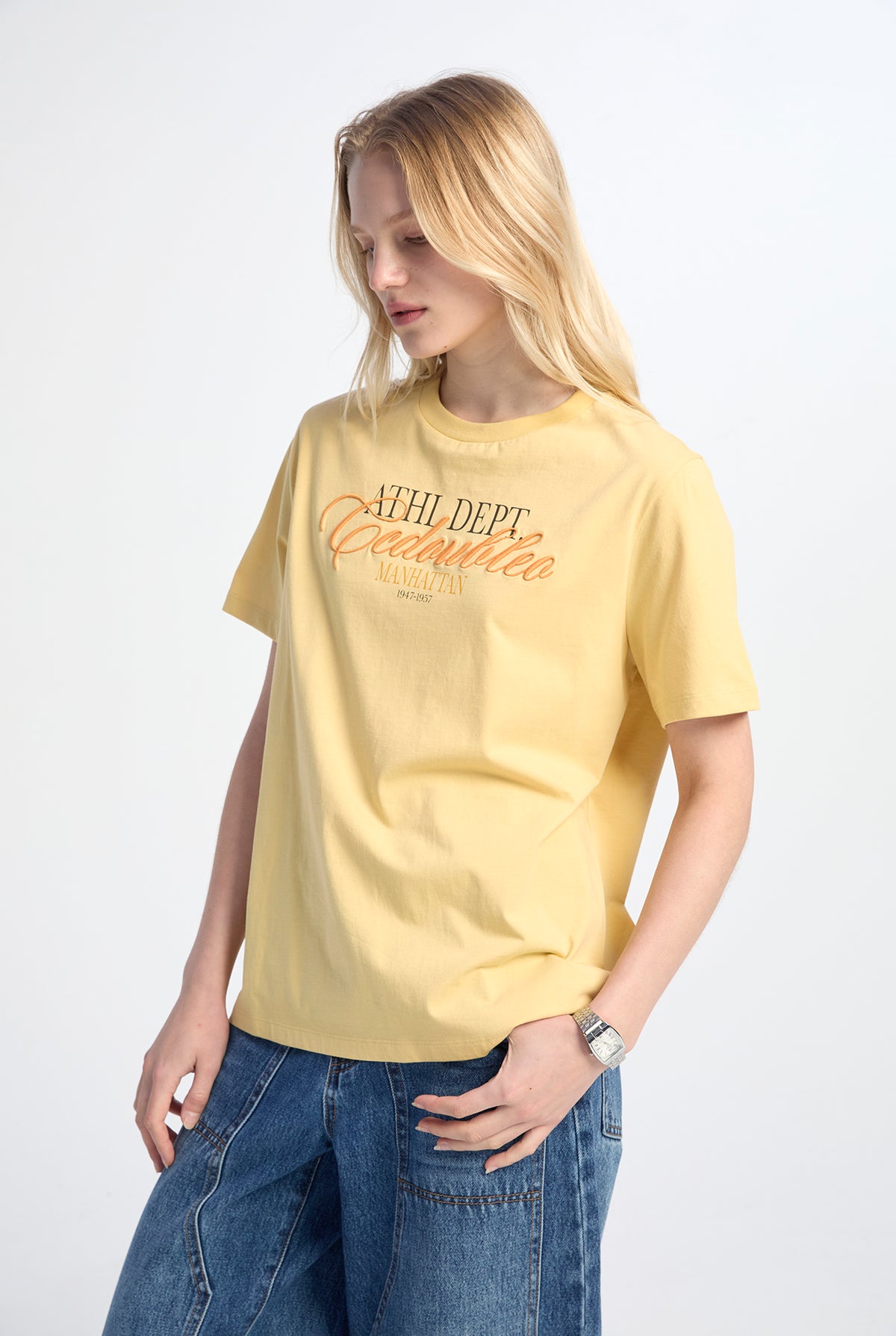 เสื้อยืดพิมพ์ลาย Manhattan Athletic Dept