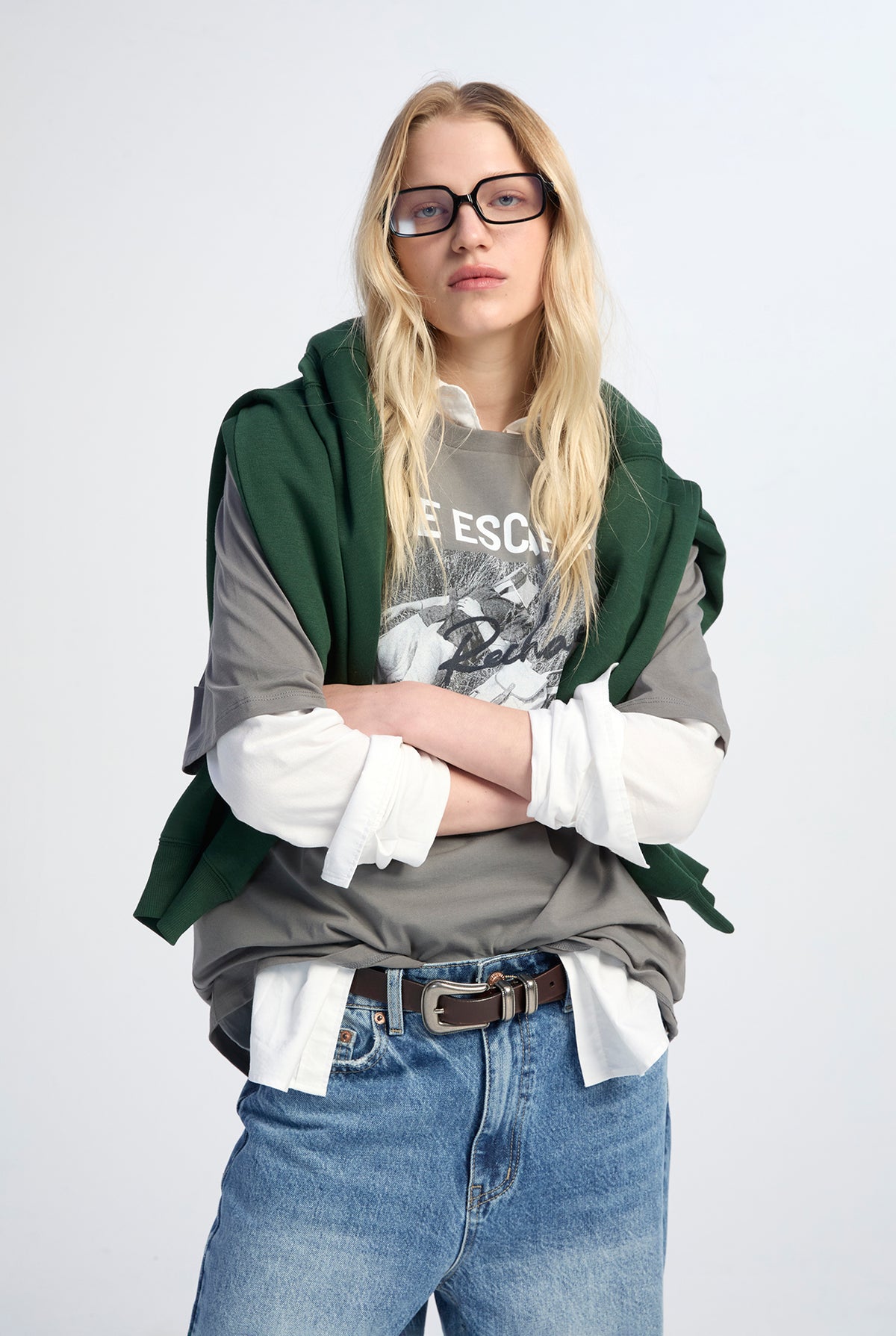 เสื้อยืดทรงโอเวอร์ไซส์พิมพ์ภาพ The Escape
