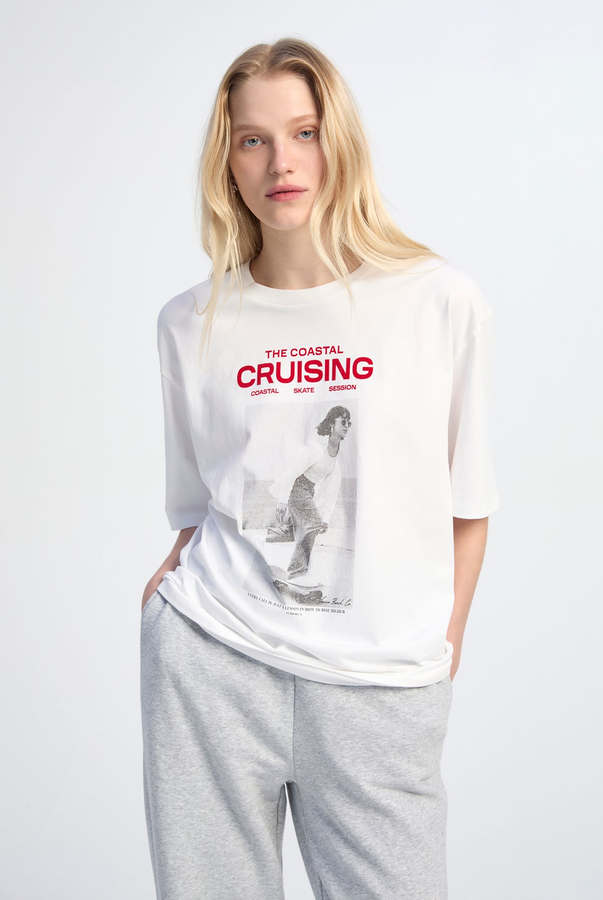 เสื้อยืดทรงโอเวอร์ไซส์พิมพ์ภาพ The Coastal Cruising