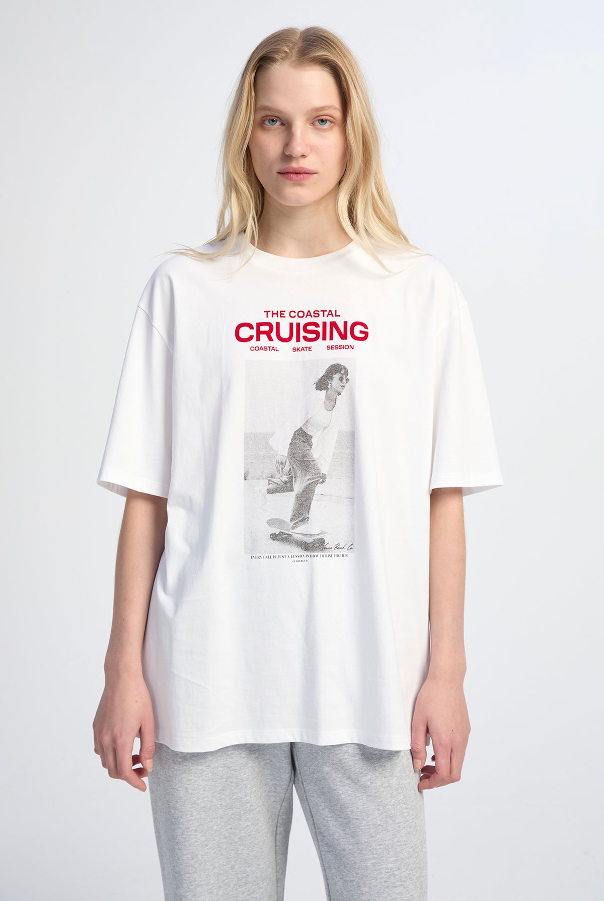 เสื้อยืดทรงโอเวอร์ไซส์พิมพ์ภาพ The Coastal Cruising