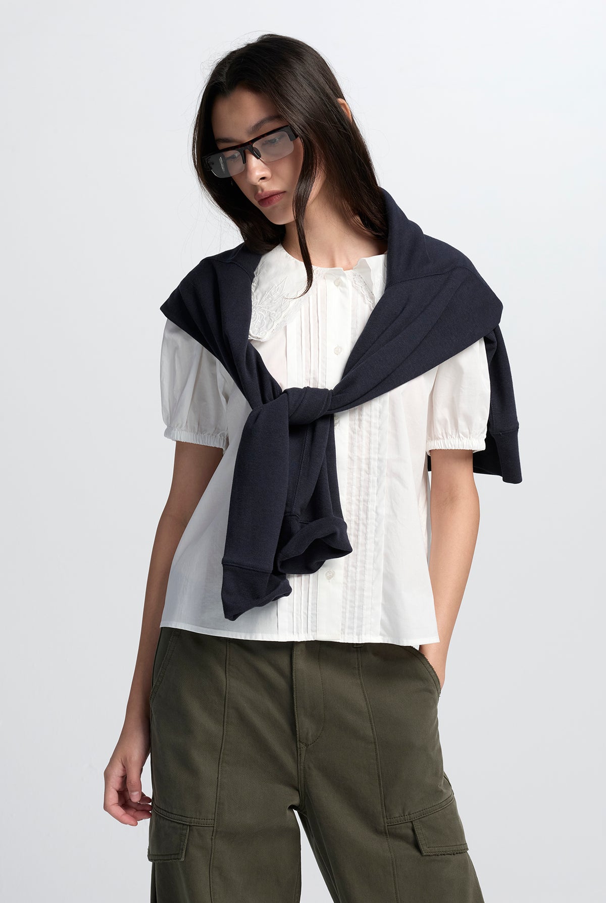 เสื้อเชิ้ตแขนสั้น ปกสองชั้นแต่งลูกไม้