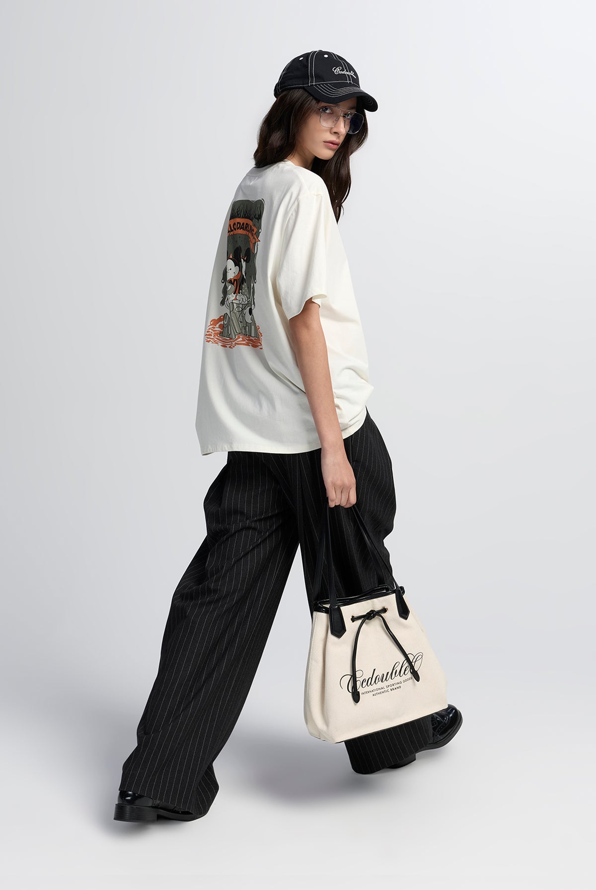 เสื้อยืดทรงโอเวอร์ไซส์ ลายมิคกี้ ฮาโลวีน