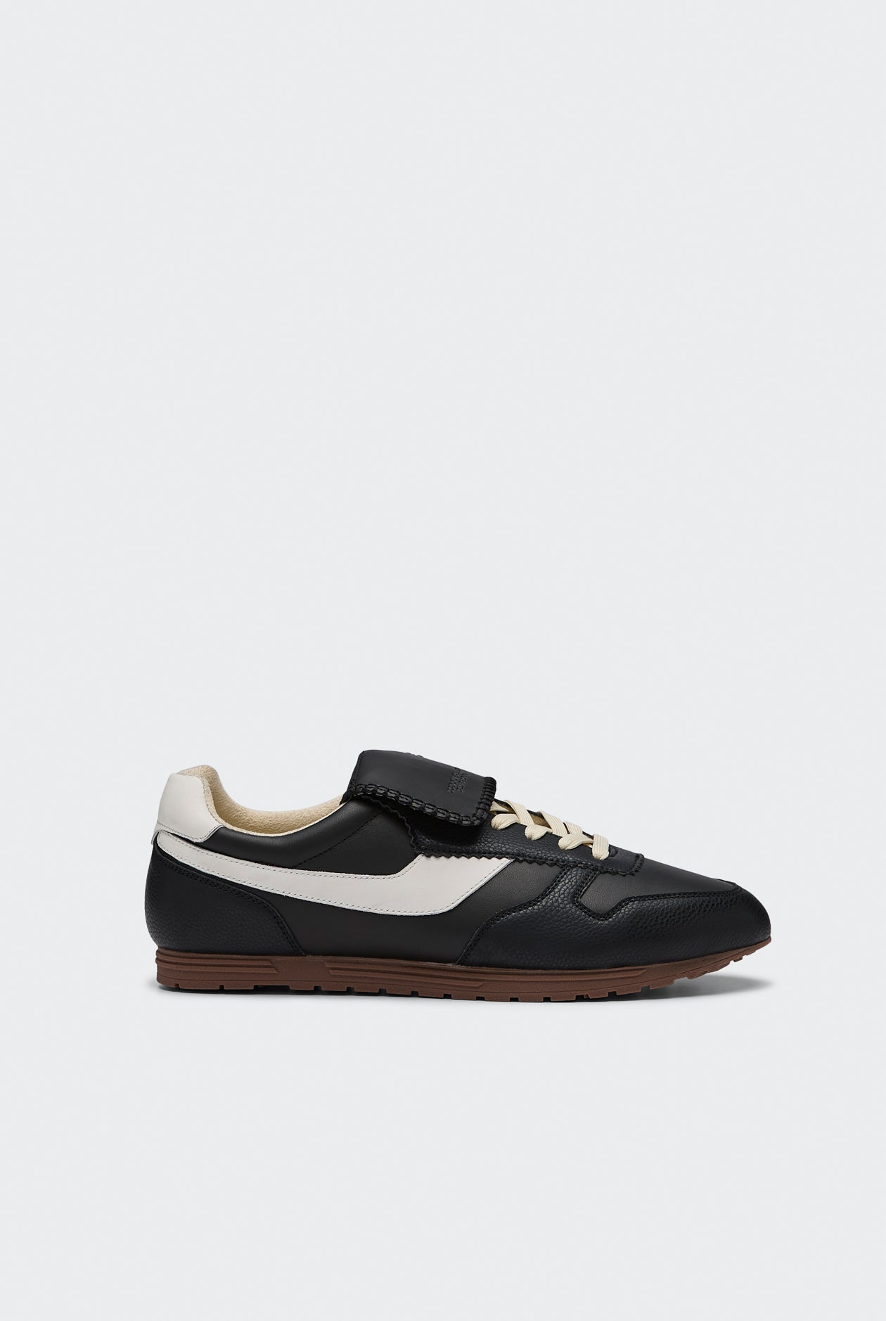 RETRO SOCCER SNEAKER