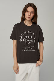 OVERSIZED TYPOGRAPHY GRAPHIC TEE