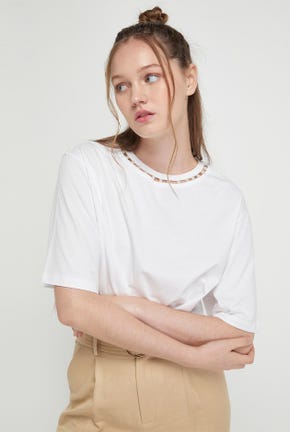 CROPPED TEE WITH FAUX PEARL