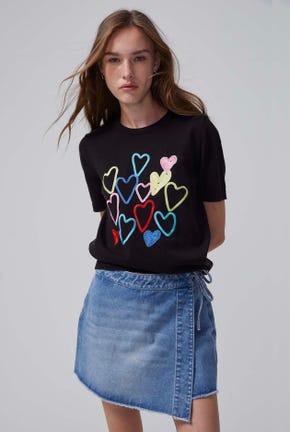 TOO MUCH HEART GRAPHIC TEE